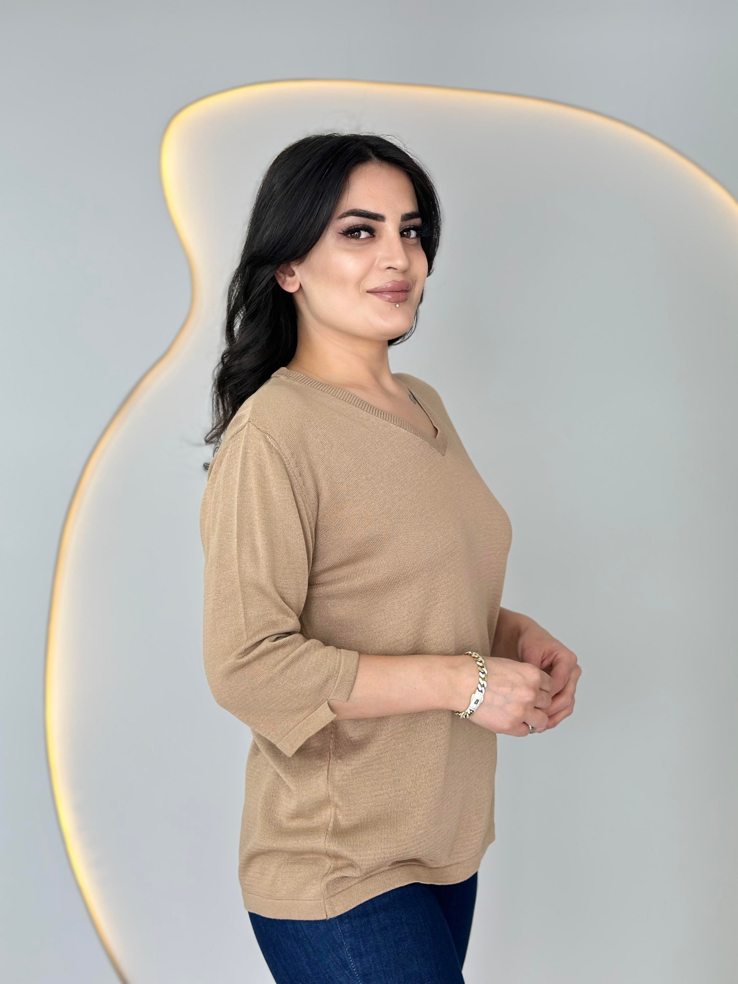 Vior Camel V Yaka Sim İşlemeli Triko Bluz D025