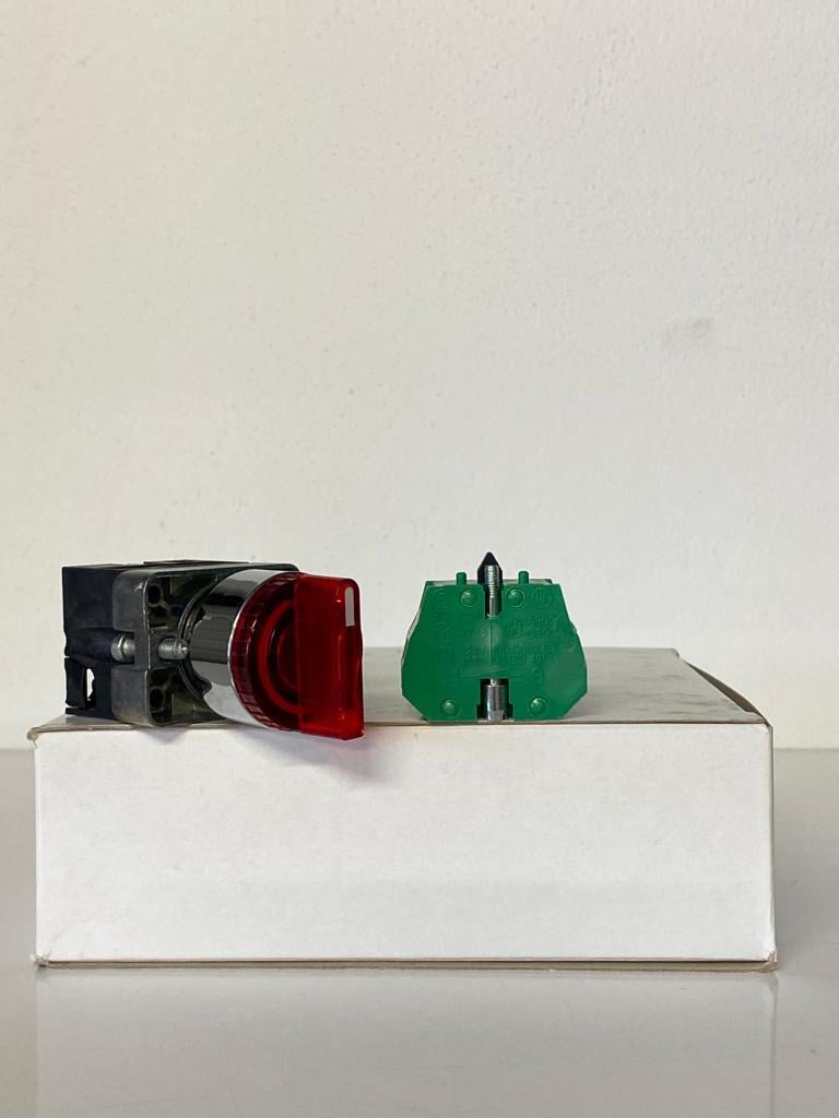 COMEPI 0-1 IŞIKLI MANDAL BUTON KIRMIZI Q22mm 2 Pozisyon 1NK kontak düzeni IP65 