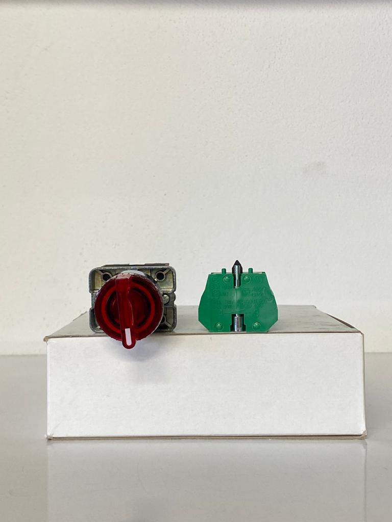 COMEPI 0-1 IŞIKLI MANDAL BUTON KIRMIZI Q22mm 2 Pozisyon 1NK kontak düzeni IP65 