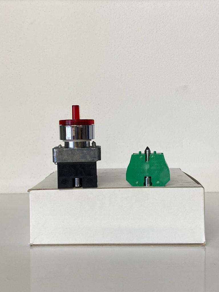 COMEPI 0-1 IŞIKLI MANDAL BUTON KIRMIZI Q22mm 2 Pozisyon 1NK kontak düzeni IP65 