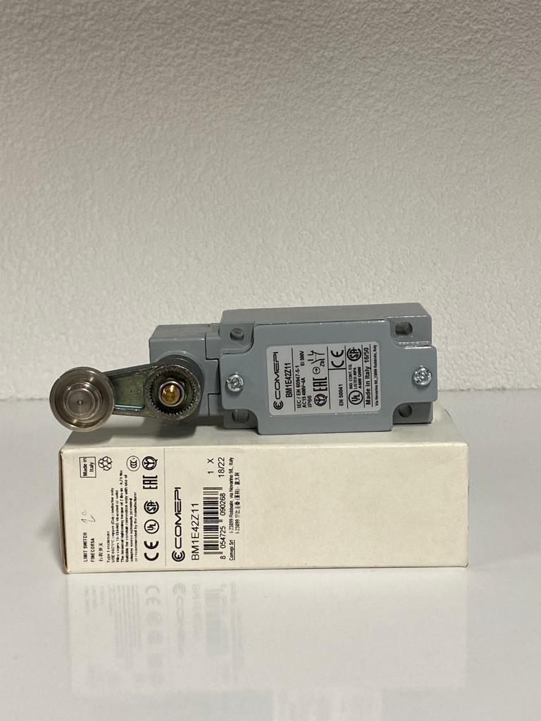 COMEPI ALÜMİNYUM GÖVDELİ LİMİT SWİTCH Açısal hareketli kafa çelik makaralı kısa kol 1NA 1NK kontak düzeni IP66