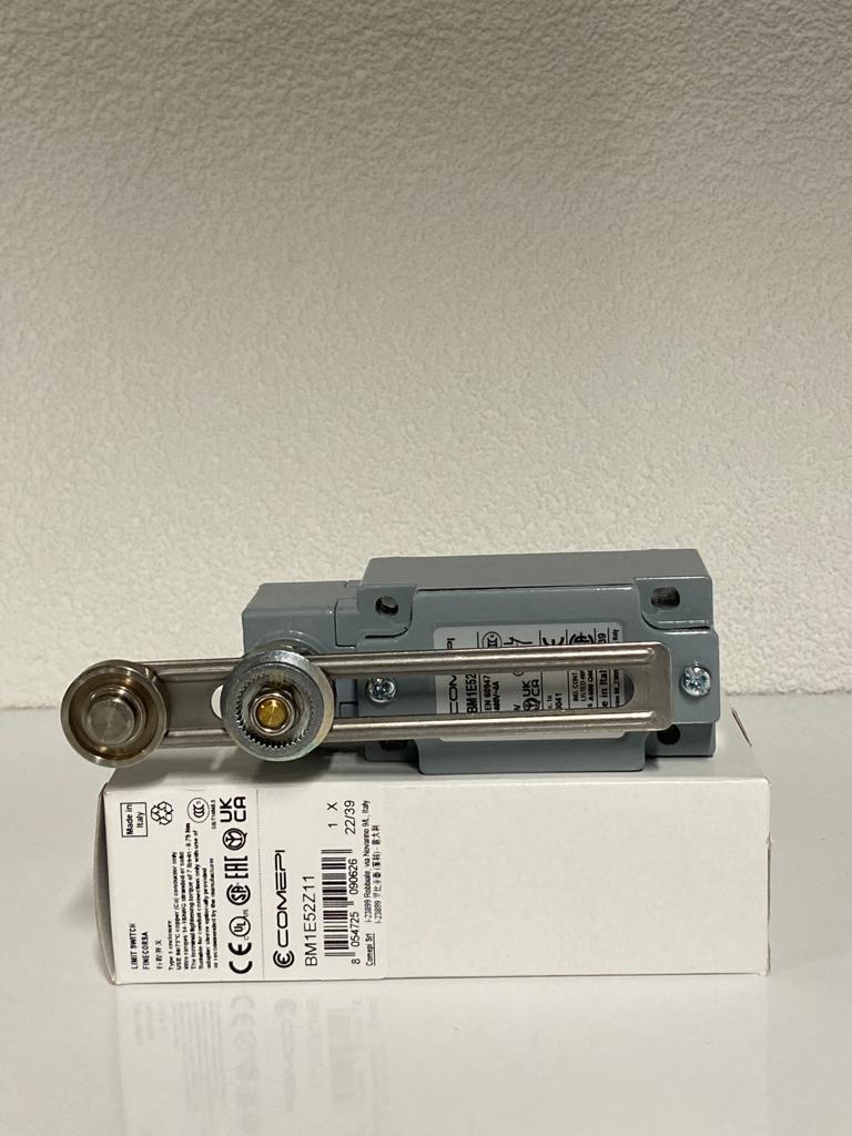 COMEPI ALÜMİNYUM GÖVDELİ LİMİT SWİTCH Açısal hareketli kafa çelik makaralı uzunluğu ayarlanabilir kol  1NA 1NK kontak düzeni IP66