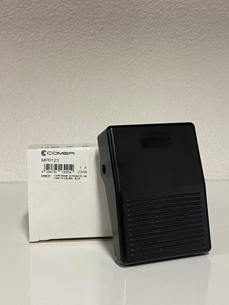 COMEPI KÜÇÜK AYAK PEDALI SİYAH Yaylı 1 Enversör kontak 6A 250V