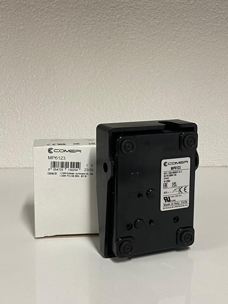 COMEPI KÜÇÜK AYAK PEDALI SİYAH Yaylı 1 Enversör kontak 6A 250V