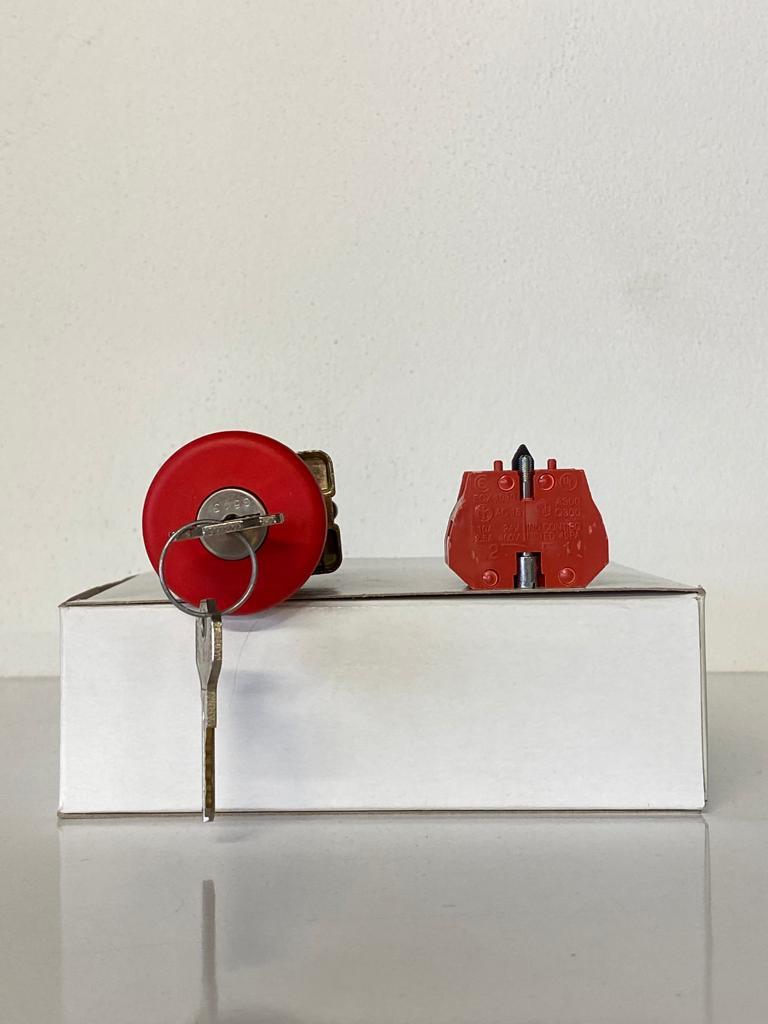 COMEPI MANTAR ANAHTARLI BUTON Q40mm Kırmızı kalıcı anahtarlı 1NK kontak düzeni IP65