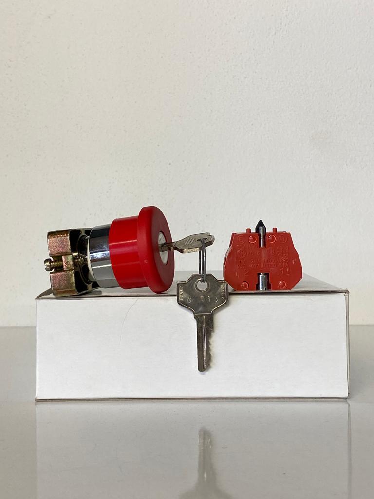 COMEPI MANTAR ANAHTARLI BUTON Q40mm Kırmızı kalıcı anahtarlı 1NK kontak düzeni IP65