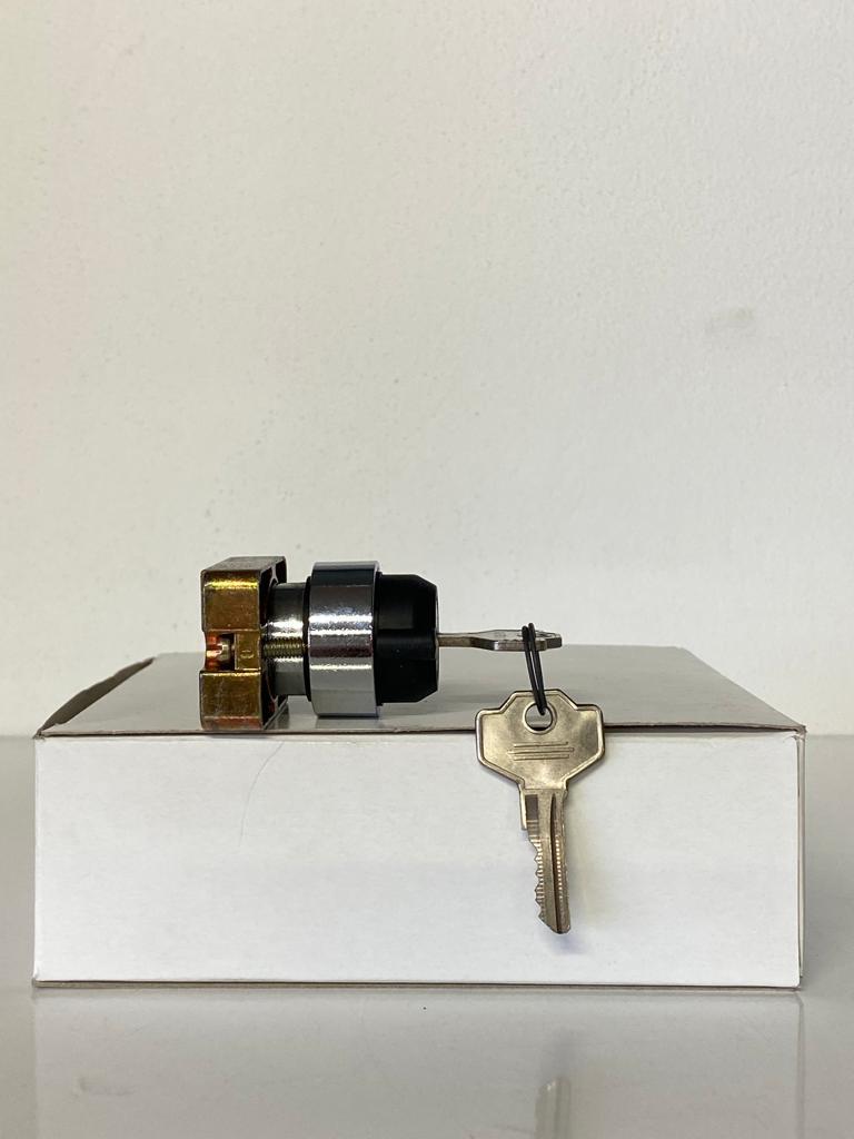 COMEPI METAL ANAHTARLI BUTON 3 Pozisyon Q22mm Kalıcı merkeze 2NA kontak düzeni 