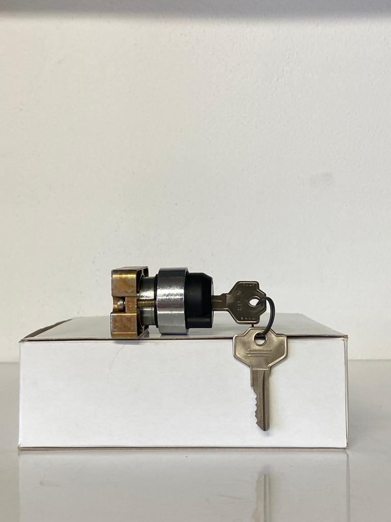 COMEPI METAL ANAHTARLI BUTON Q22mm Kalıcı sola 2NA kontak düzeni IP65