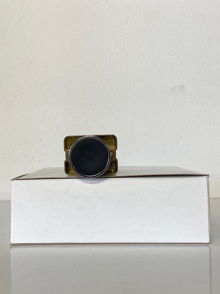 COMEPI METAL BUTON SİYAH Q22mm Yaylı 1A kontak düzeni IP65