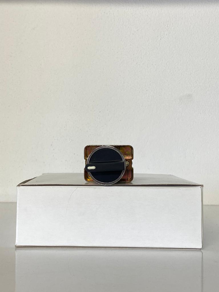 COMEPI METAL KISA MANDALLI BUTON Q22mm  Sağa yaylı 3 Pozisyon 2NA kontak düzeni IP65 