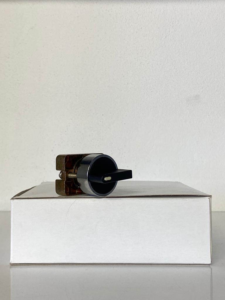 COMEPI METAL KISA MANDALLI BUTON Q22mm  Sağa yaylı 3 Pozisyon 2NA kontak düzeni IP65 