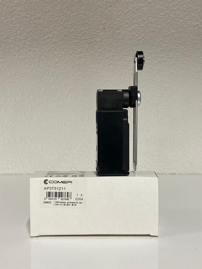 COMEPI PLASTİK GÖVDELİ LİMİT SWİTCH 30mm Açısal hareketli kafa plastik makaralı uzunluğu ayarlanabilir kol 1NA 1NK kontak düzeni IP65