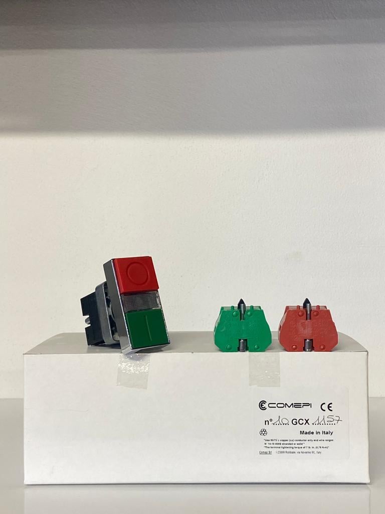 COMEPI Q22mm IŞIKLI İKİZ BUTON Çıkıntılı sembollü yaylı ışıklı 1NK+1NA kontak düzeni IP65