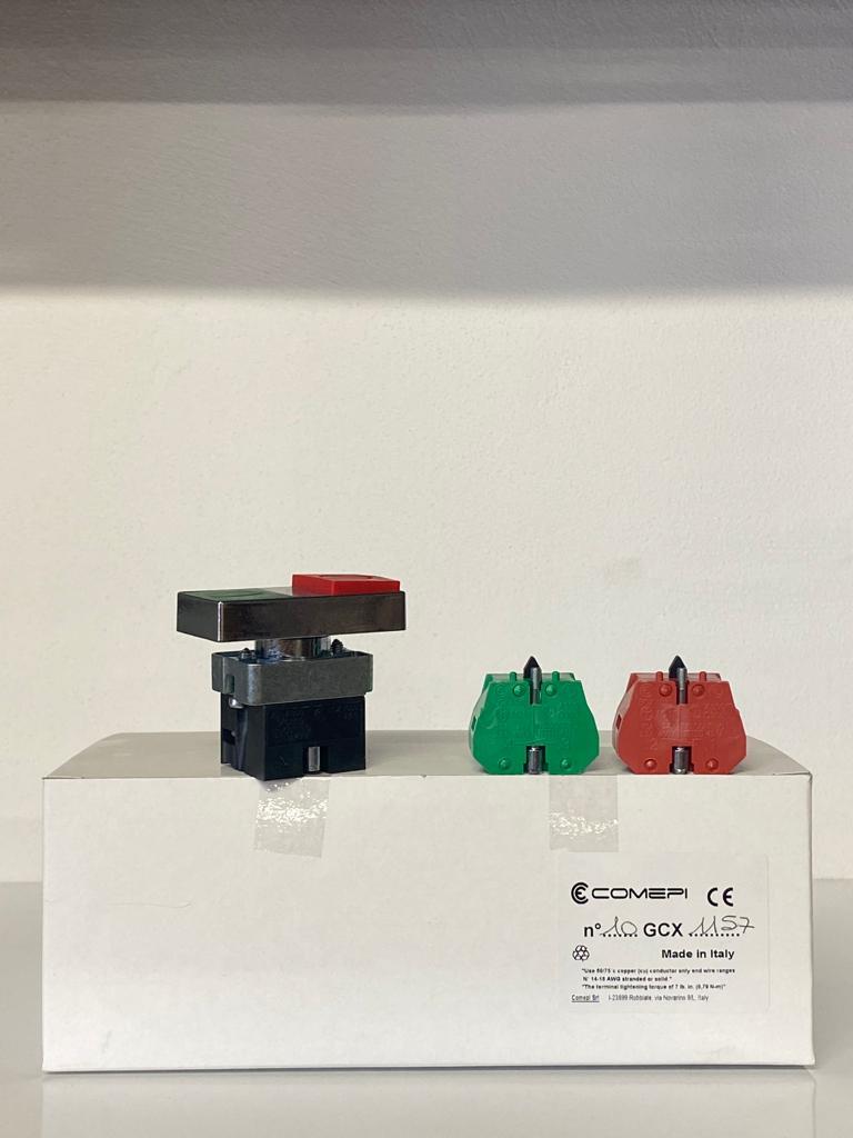 COMEPI Q22mm IŞIKLI İKİZ BUTON Çıkıntılı sembollü yaylı ışıklı 1NK+1NA kontak düzeni IP65