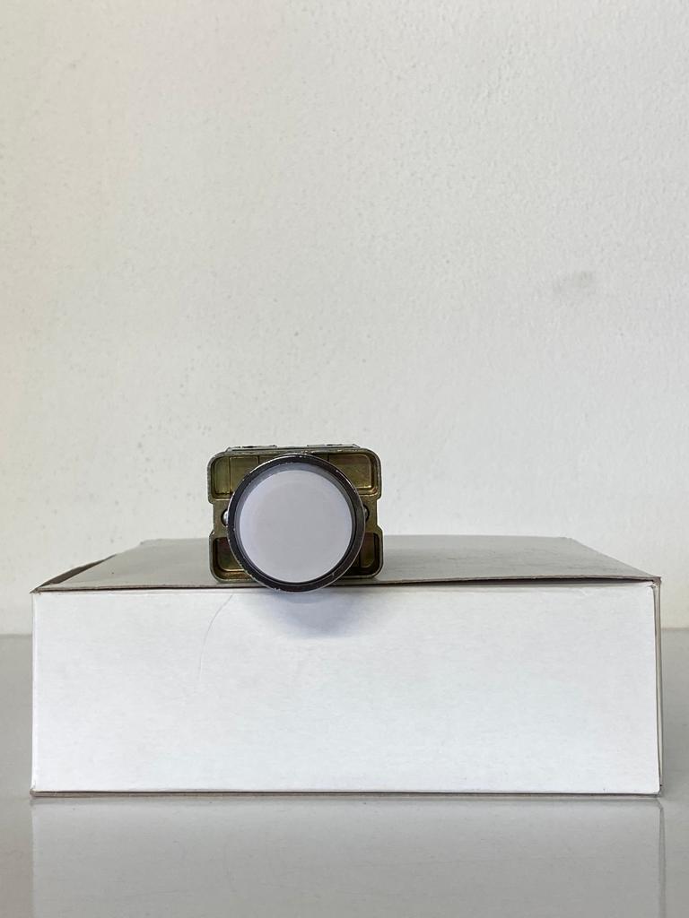 COMEPI Q22mm METAL IŞIKLI ÇIKINTILI BEYAZ BUTON