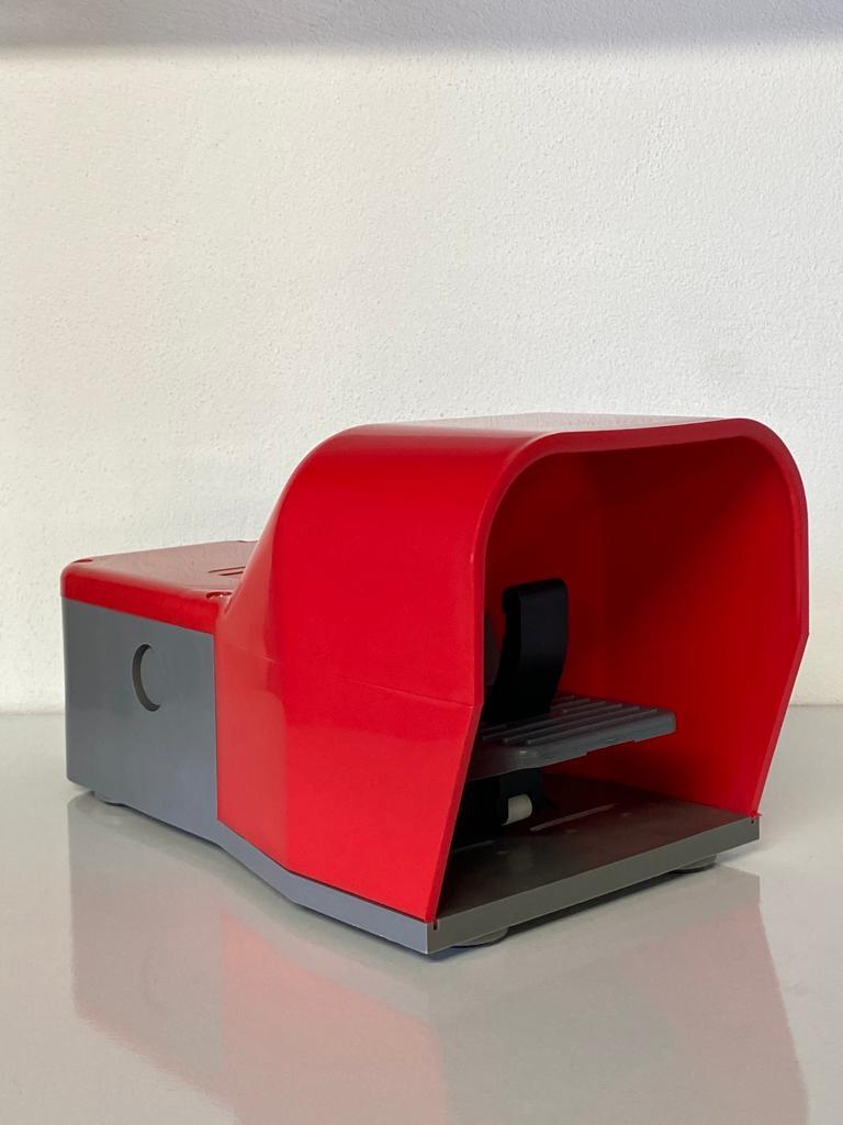 COMEPI TEKLİ AYAK PEDALI BÜYÜK KIRMIZI Koruma kapaklı yaylı bir kademe emniyet mandalı 1NA 1NK 10A 250VAC