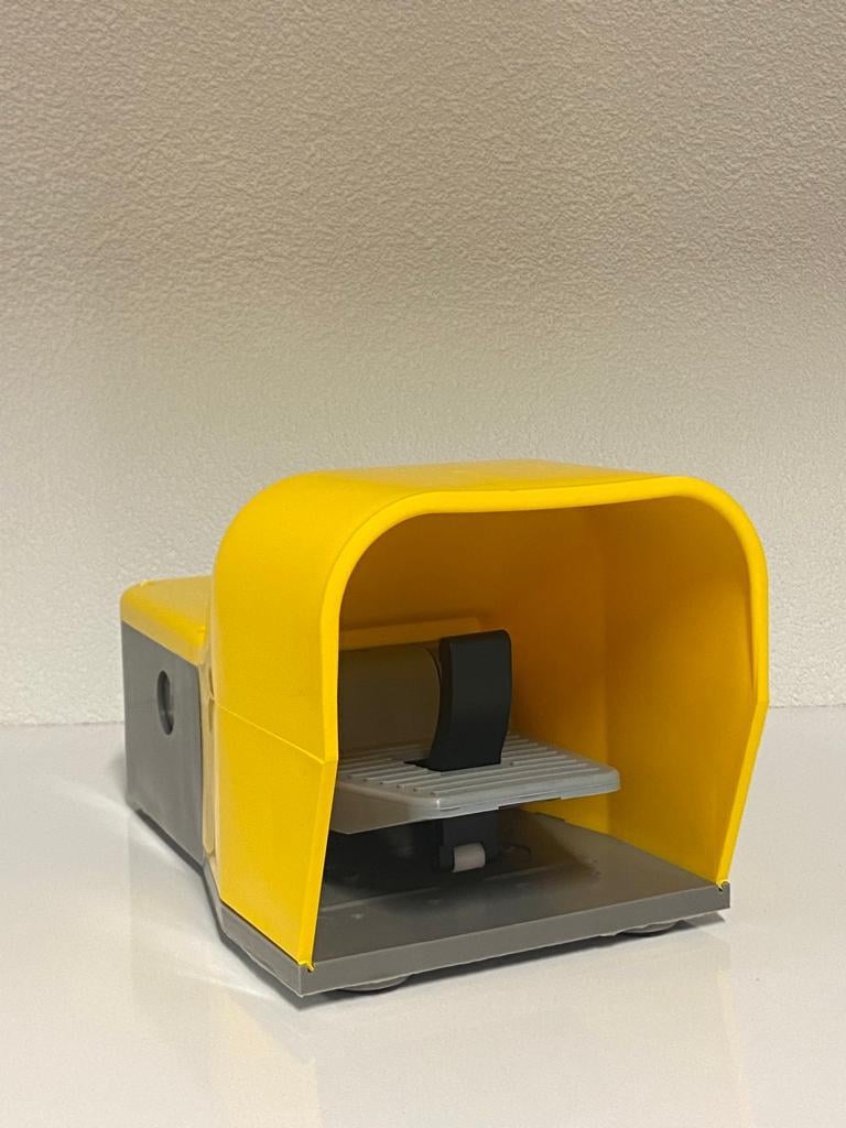 COMEPI TEKLİ AYAK PEDALI BÜYÜK SARI Koruma kapaklı yaylı bir kademe emniyet mandalı 1NA 1NK 10A 250VAC 