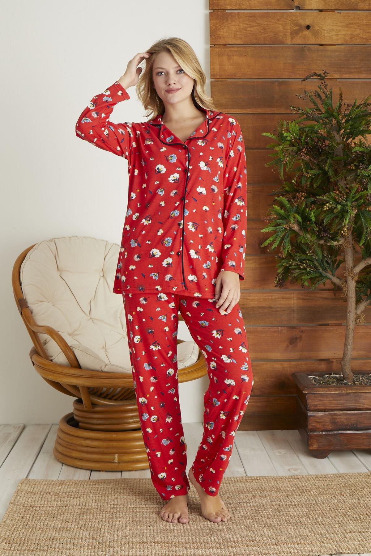Kırmızı Renginde Önden Düğmeli Çiçek Desenli Pijama Takımı