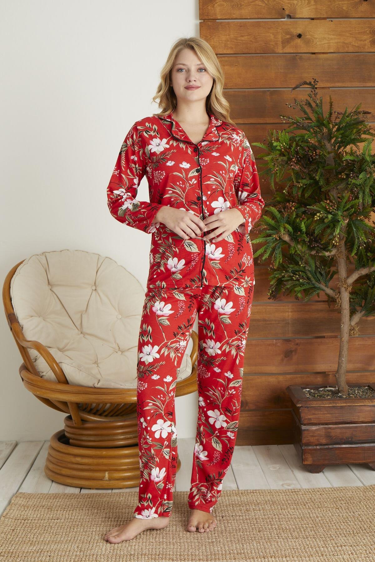 Kırmızı Renginde Önden Düğmeli Çiçek Desenli Pijama Takımı