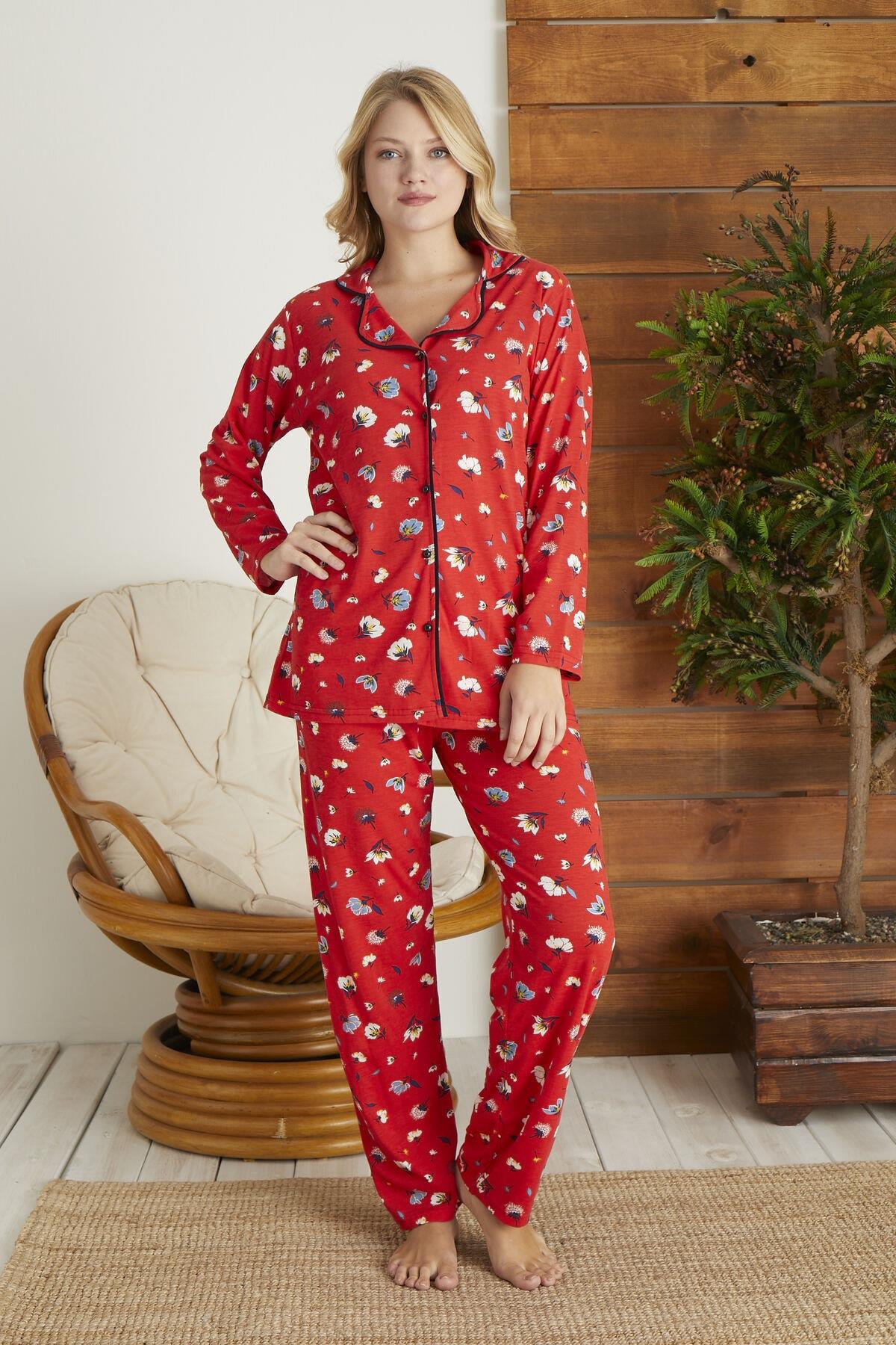 Kırmızı Renginde Önden Düğmeli Çiçek Desenli Pijama Takımı