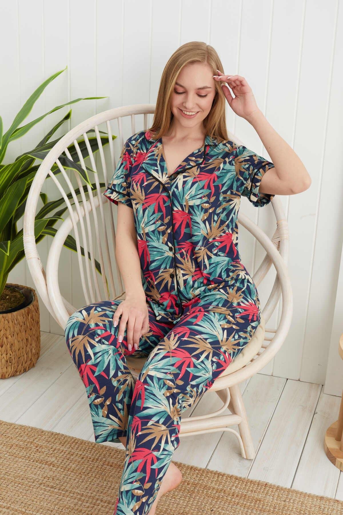 Lacivert Renkli Yaprak Baskılı Önden Düğmeli Pijama Takımı