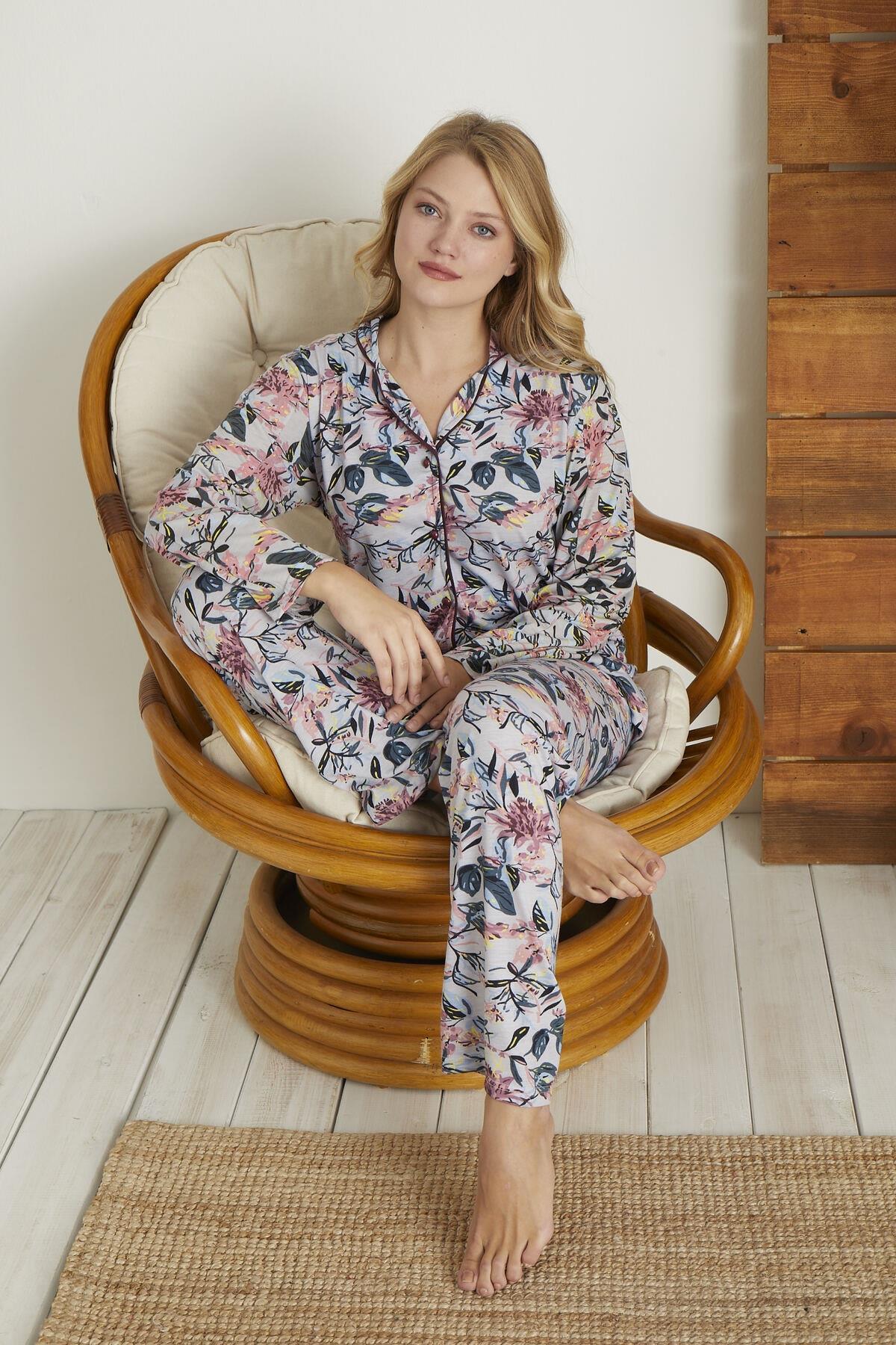 Mavi Renginde Önden Düğmeli Çiçek Desenli Pijama Takımı