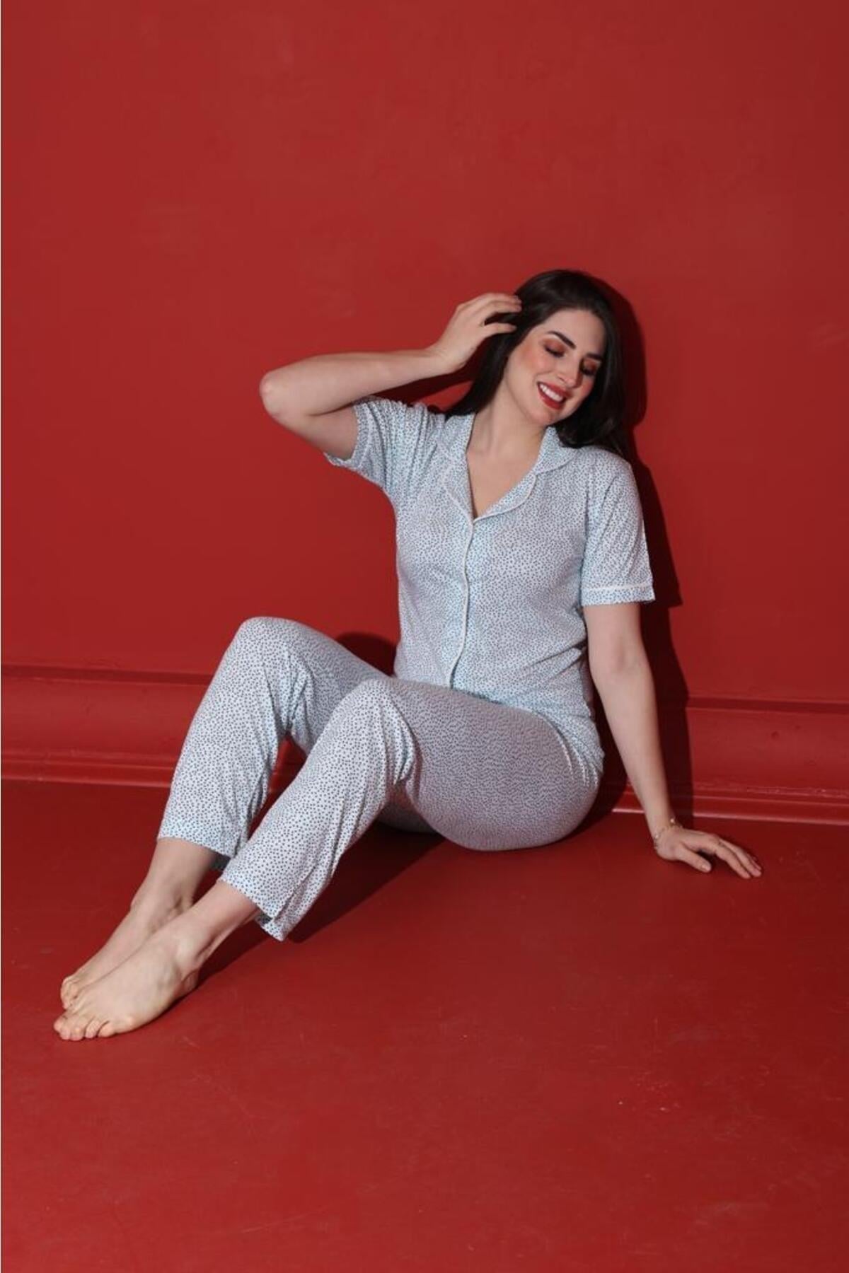 Mavi Renginde Önden Düğmeli Kısa Kollu Lacivert Puantiyeli Pijama Takımı