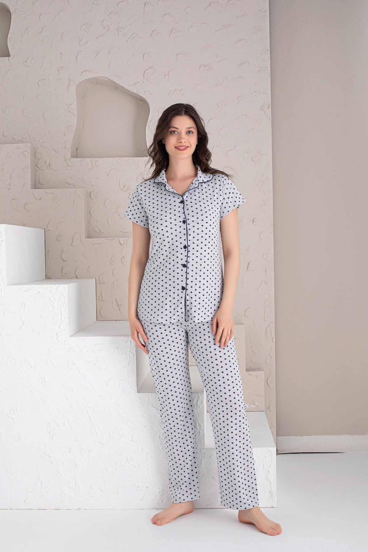 Önden Düğmeli Gri Renkte Puantiyeli Pijama Takımı
