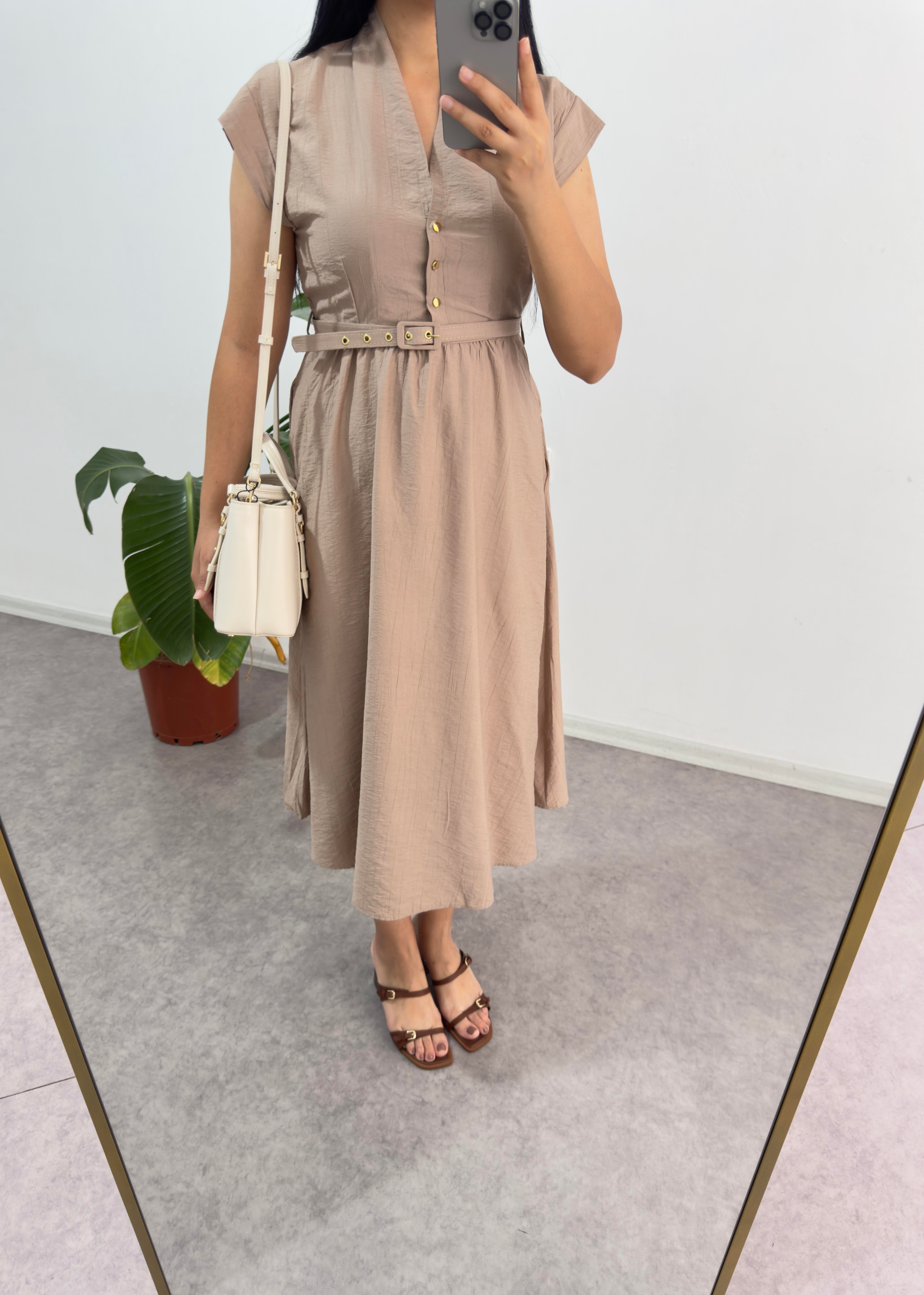 Bej Hakim Yaka Elbise