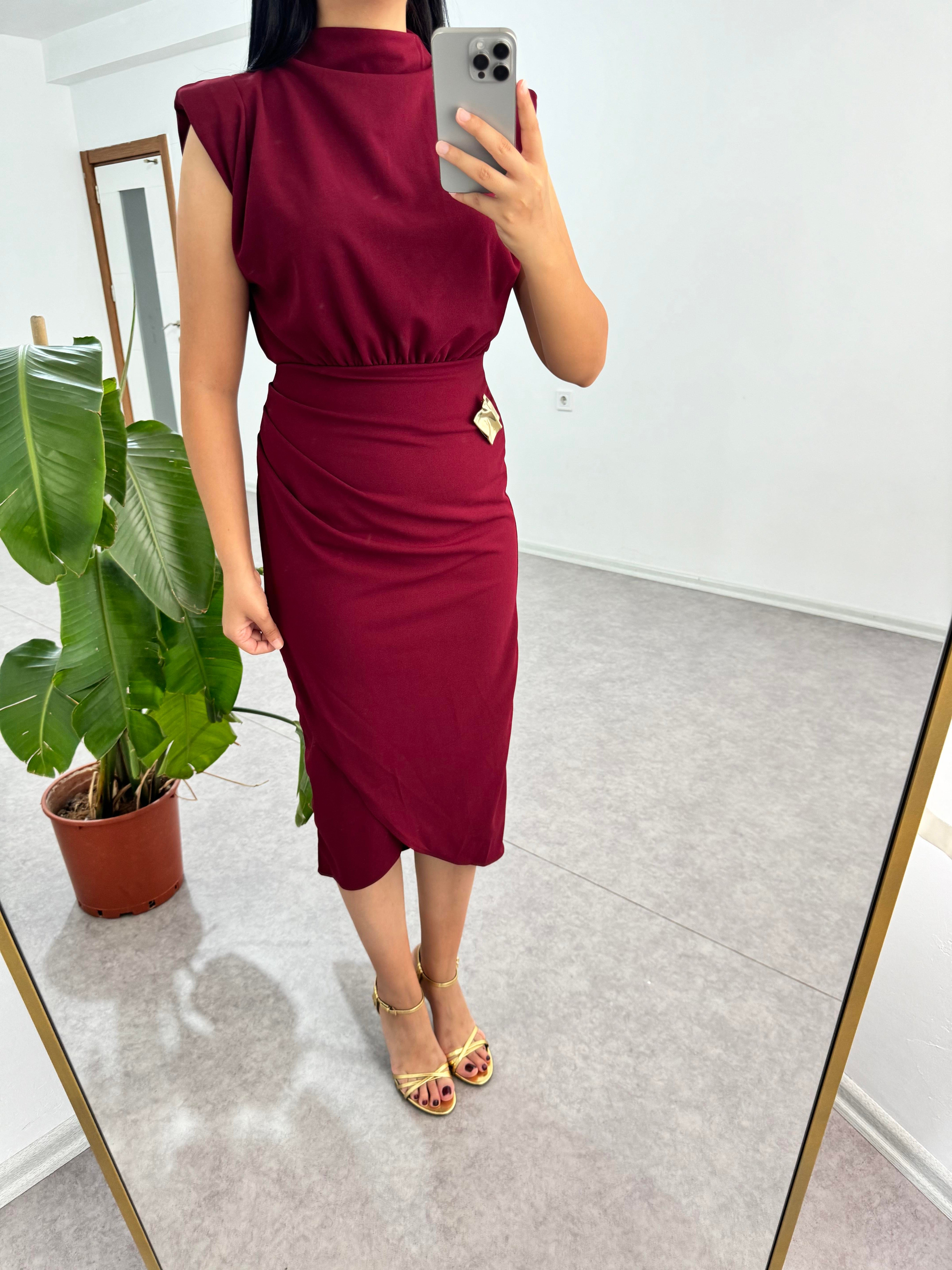 Broşlu Bordo Elbise