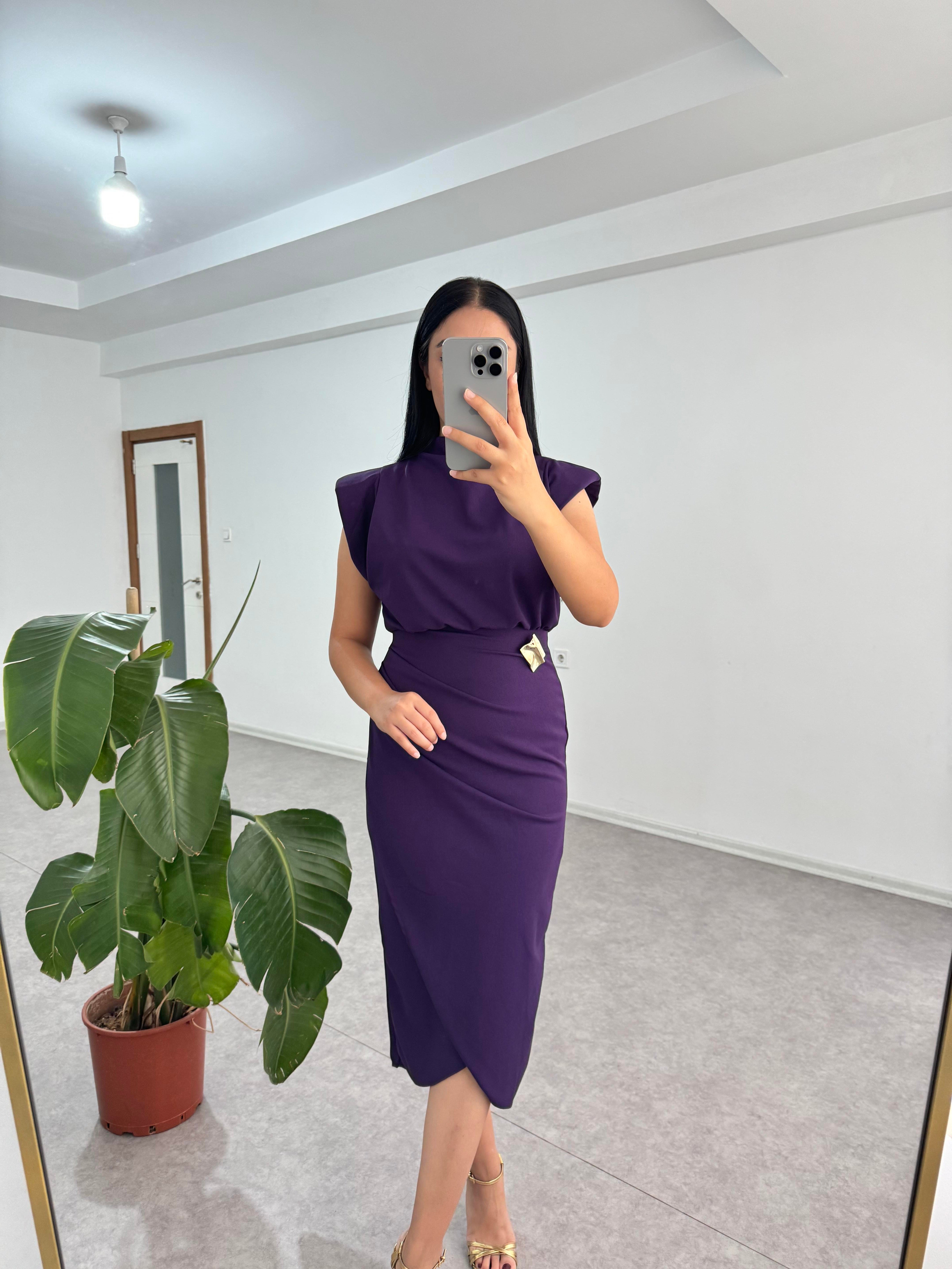 Broşlu Mor elbise