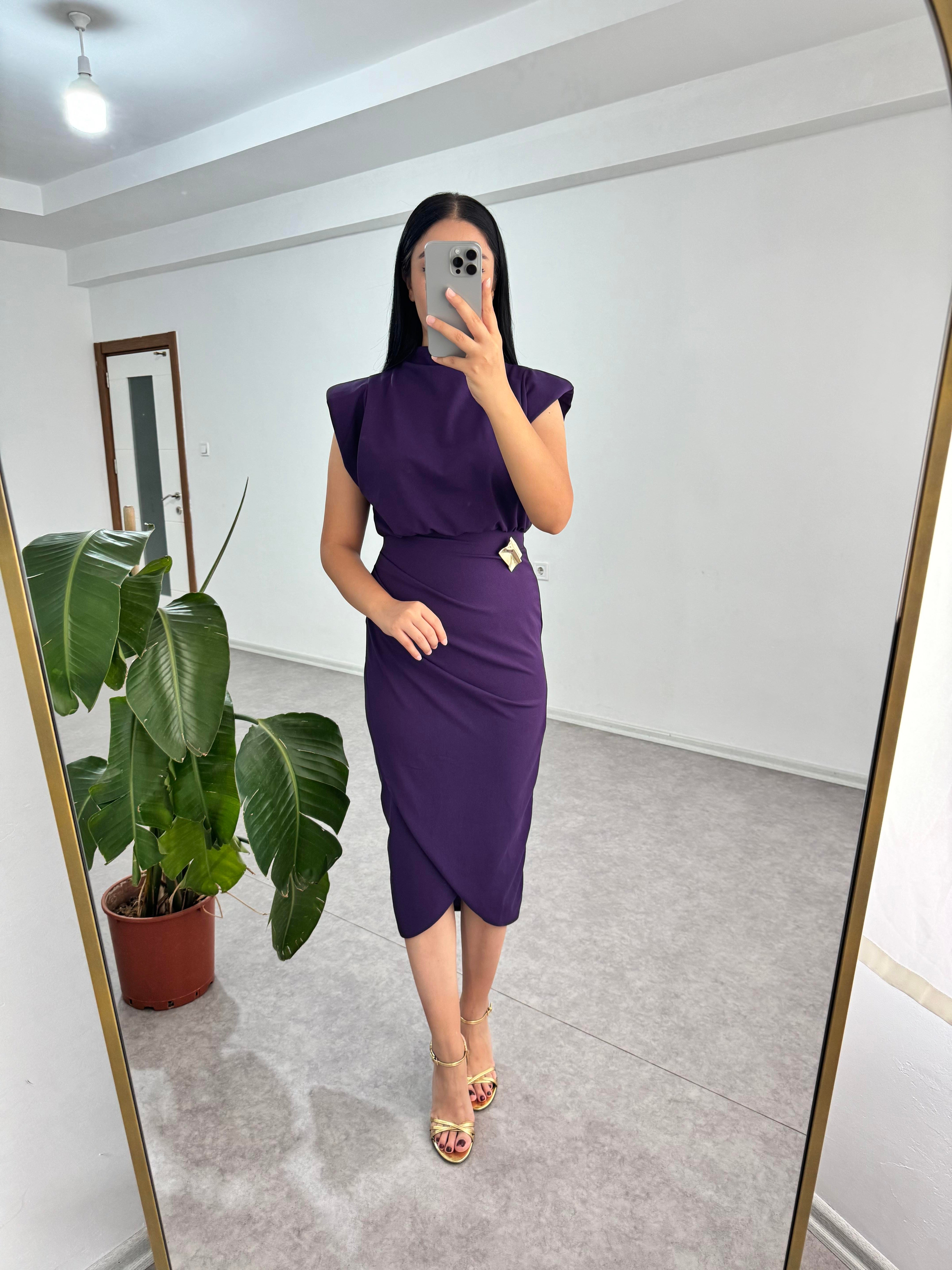 Broşlu Mor elbise