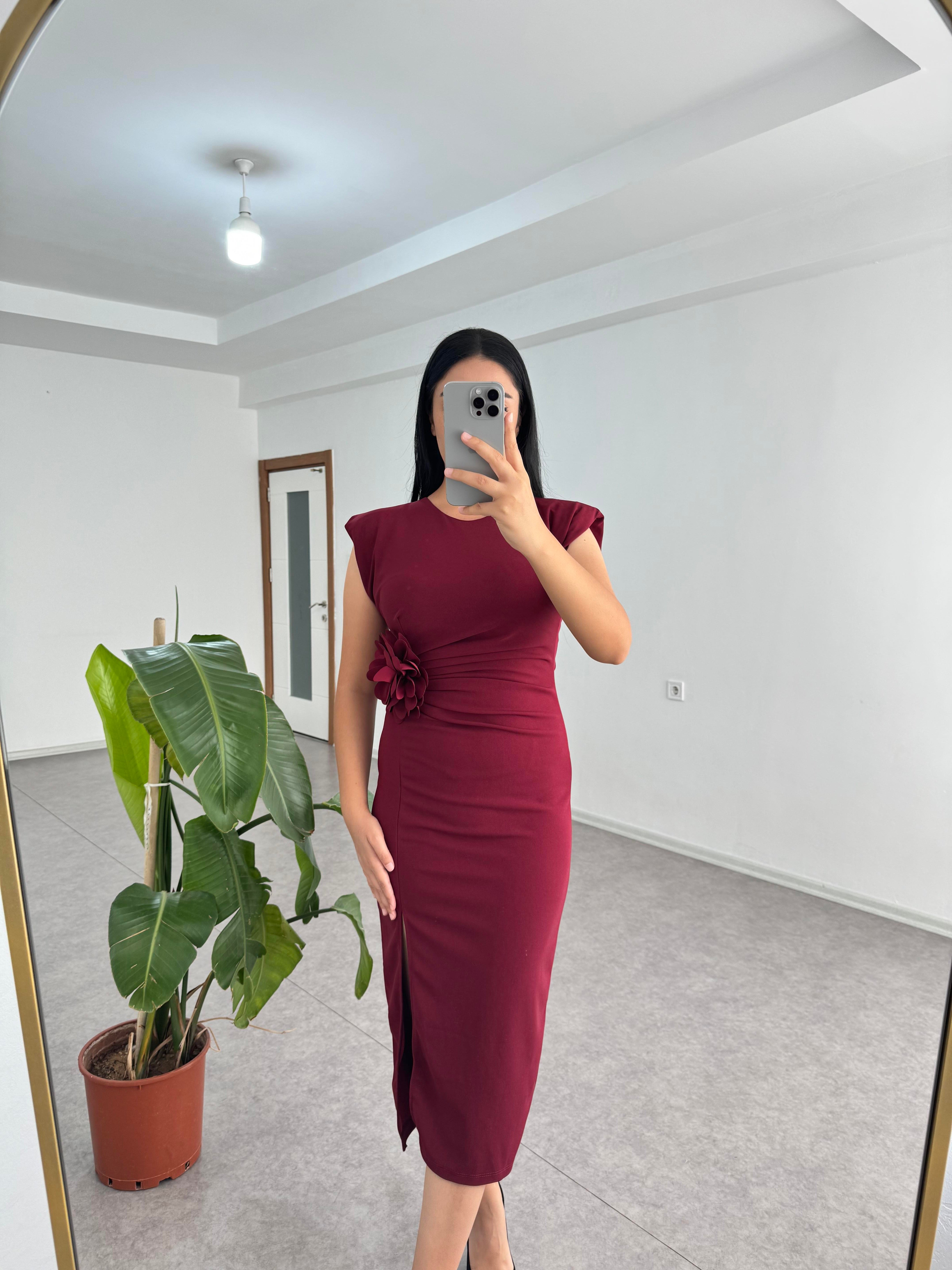 Çiçek Broş Bordo Elbise
