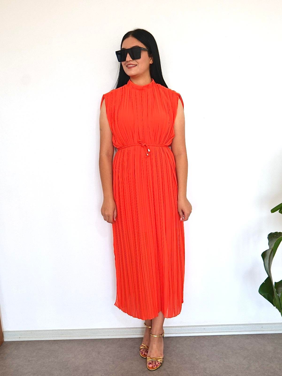 Diana Turuncu Piliseli Elbise