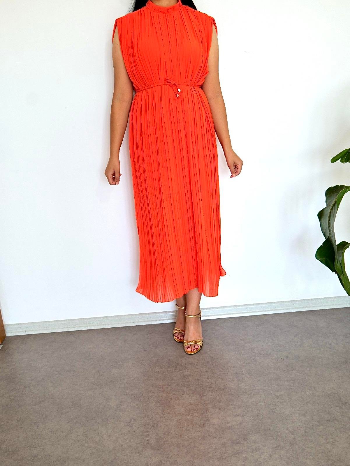 Diana Turuncu Piliseli Elbise