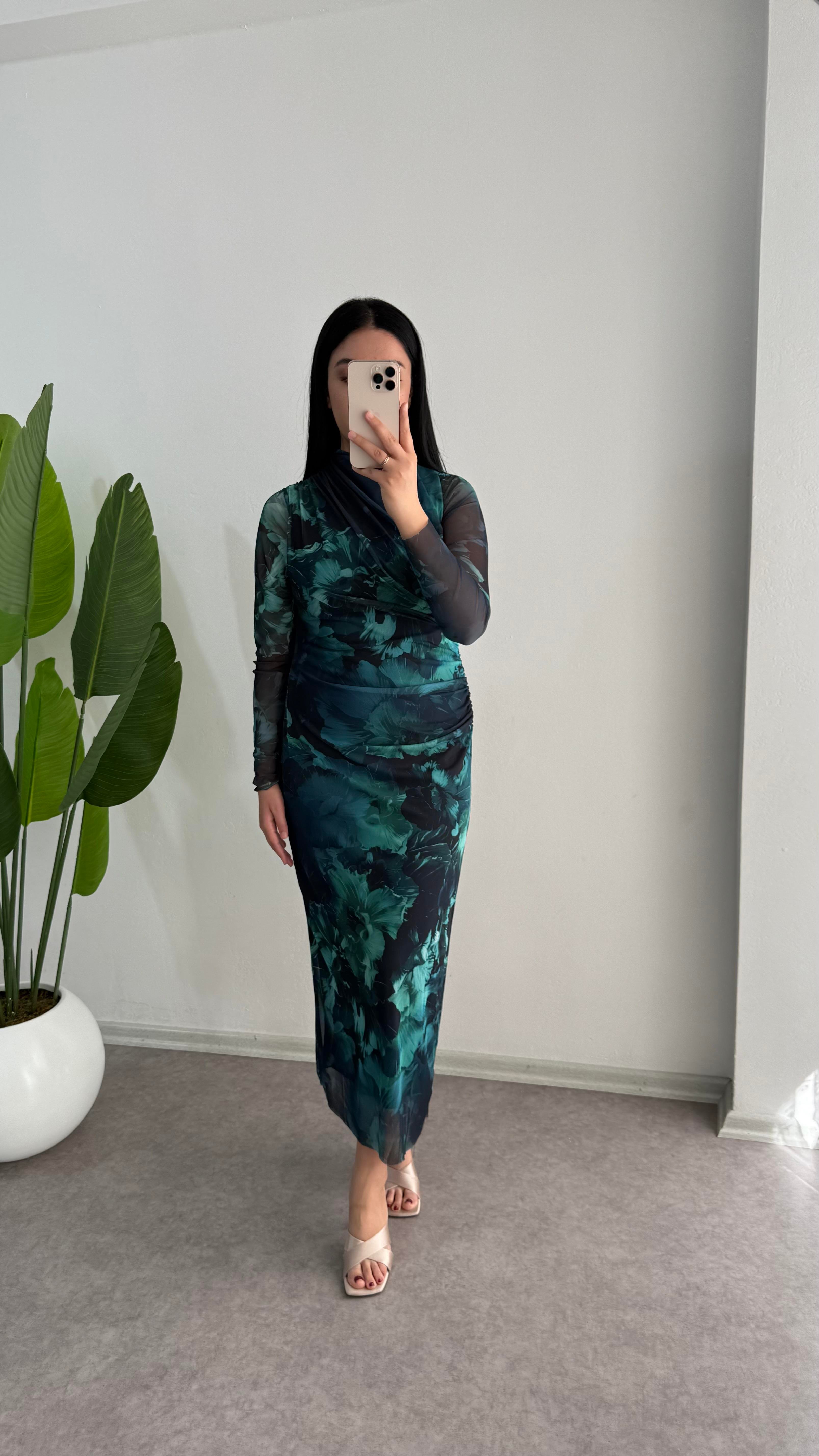 Dik Yaka Tül Elbise