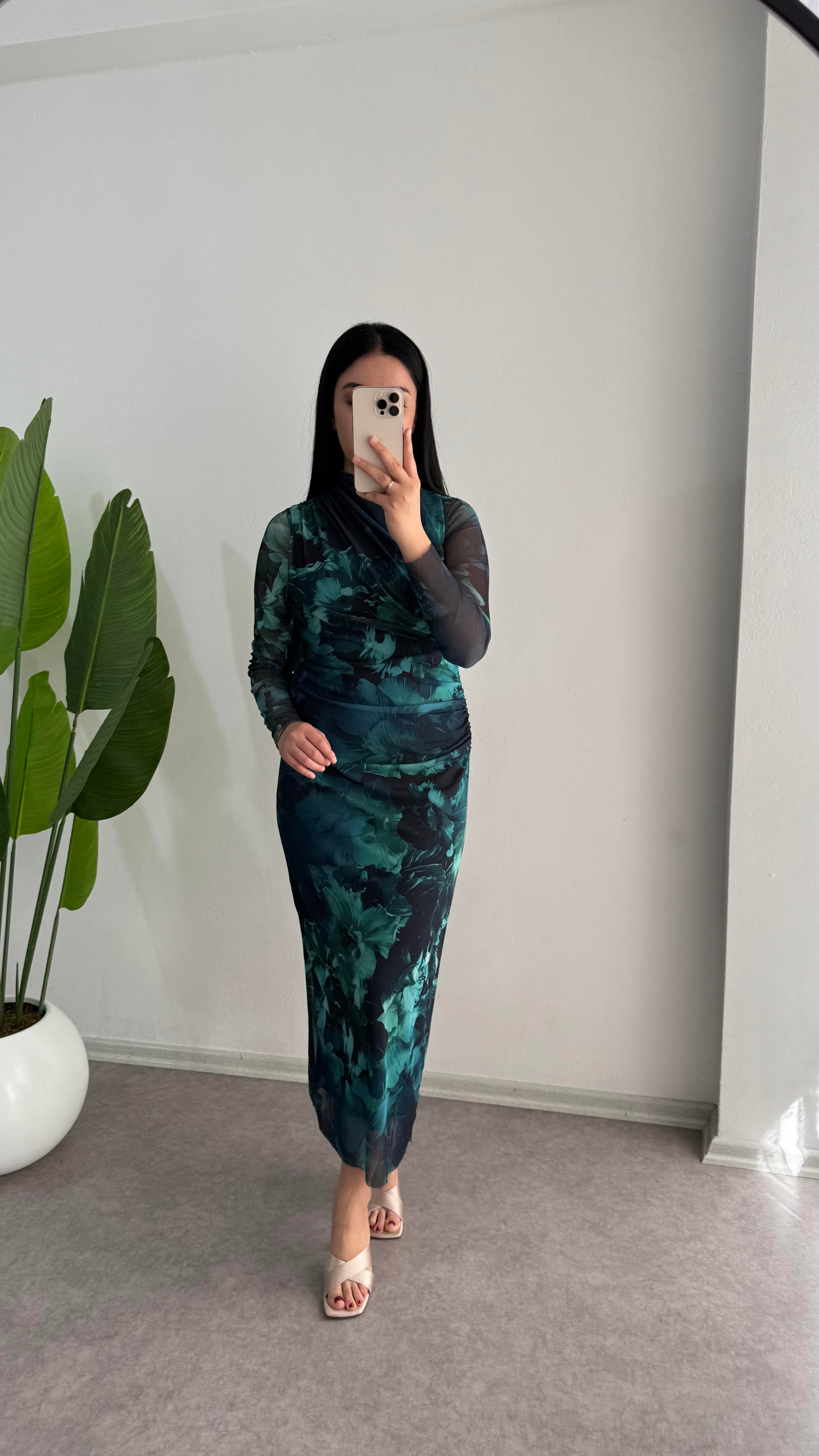 Dik Yaka Tül Elbise