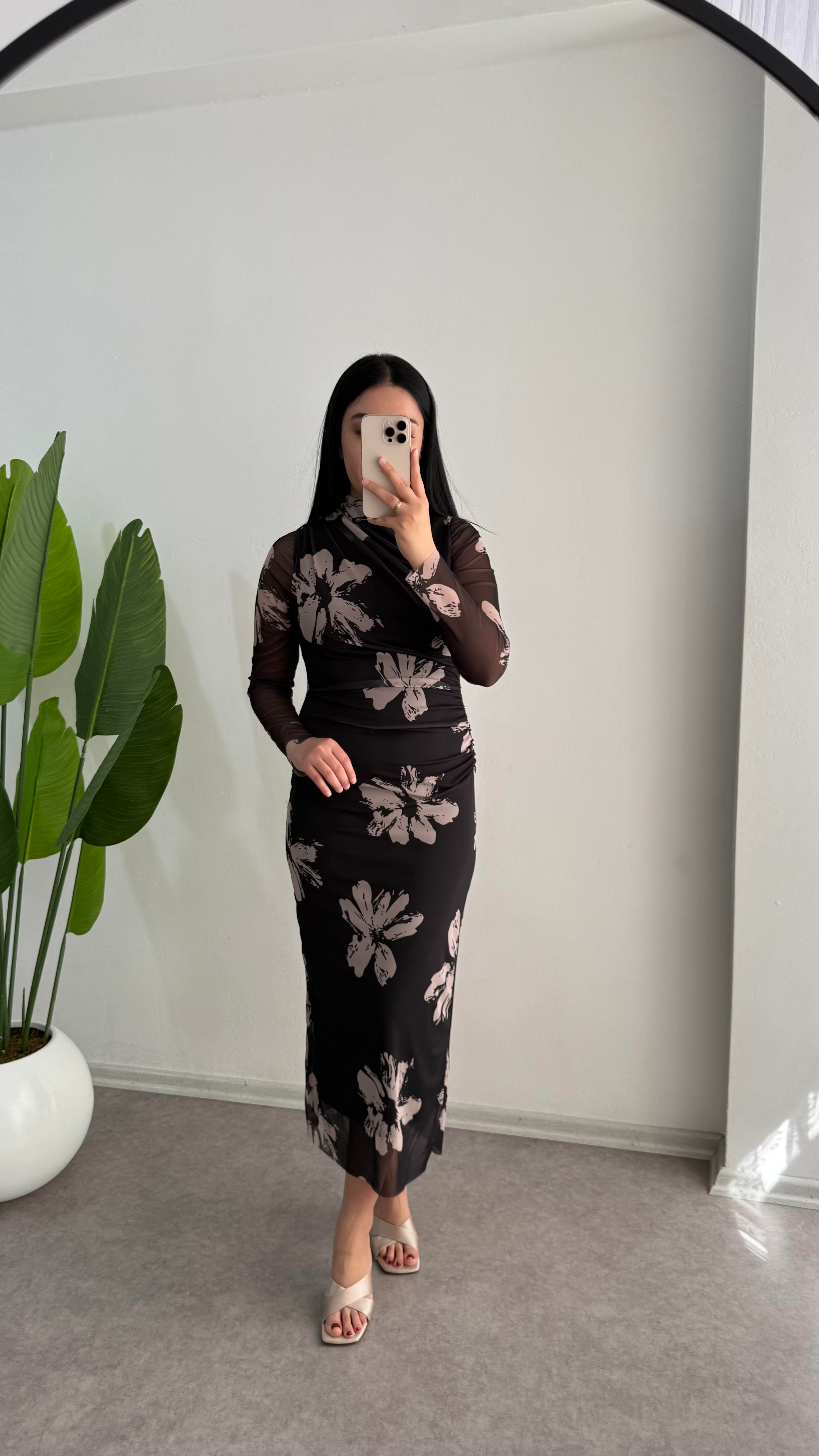 Dik Yaka Tül Elbise