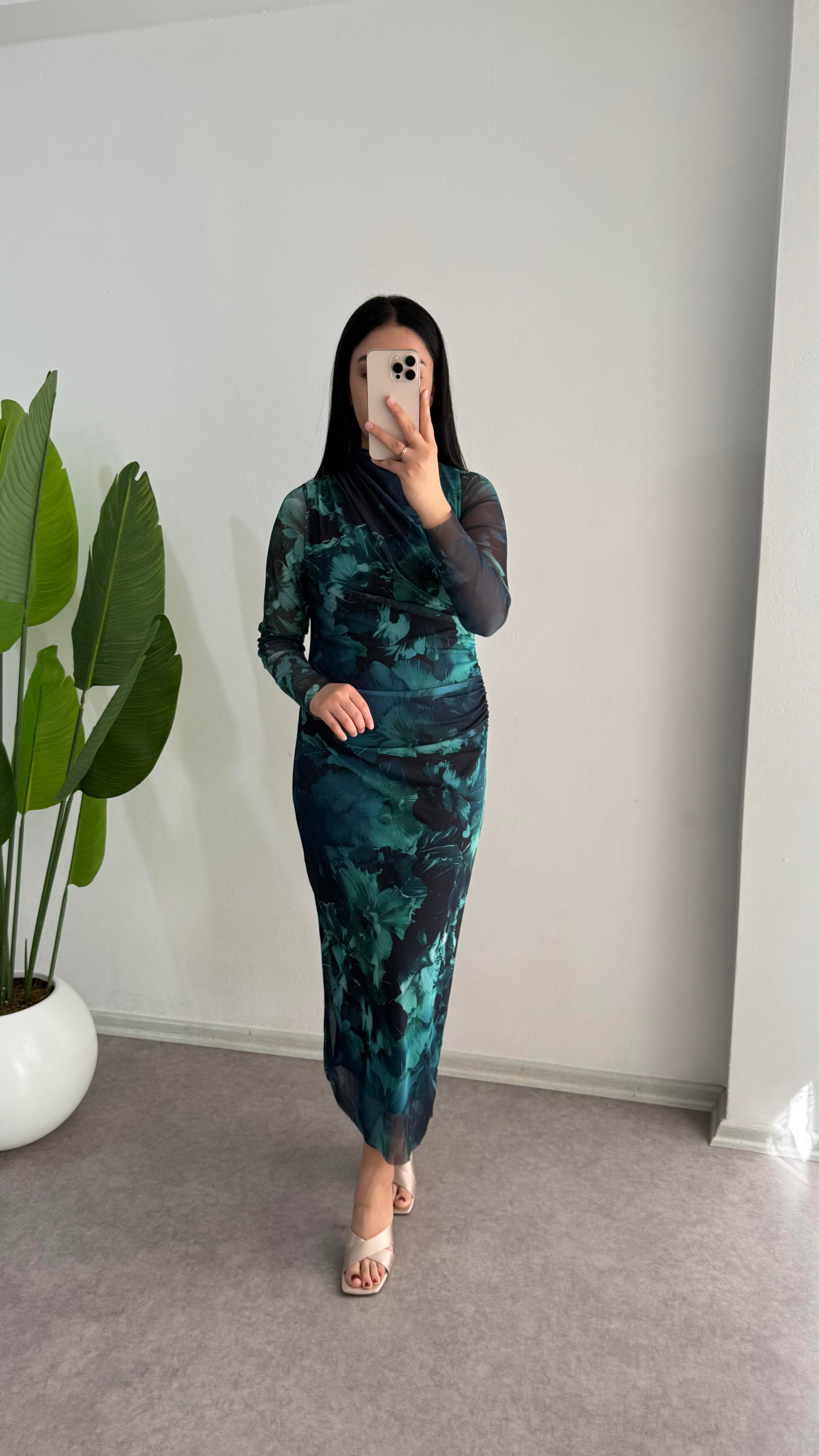 Dik Yaka Tül Elbise