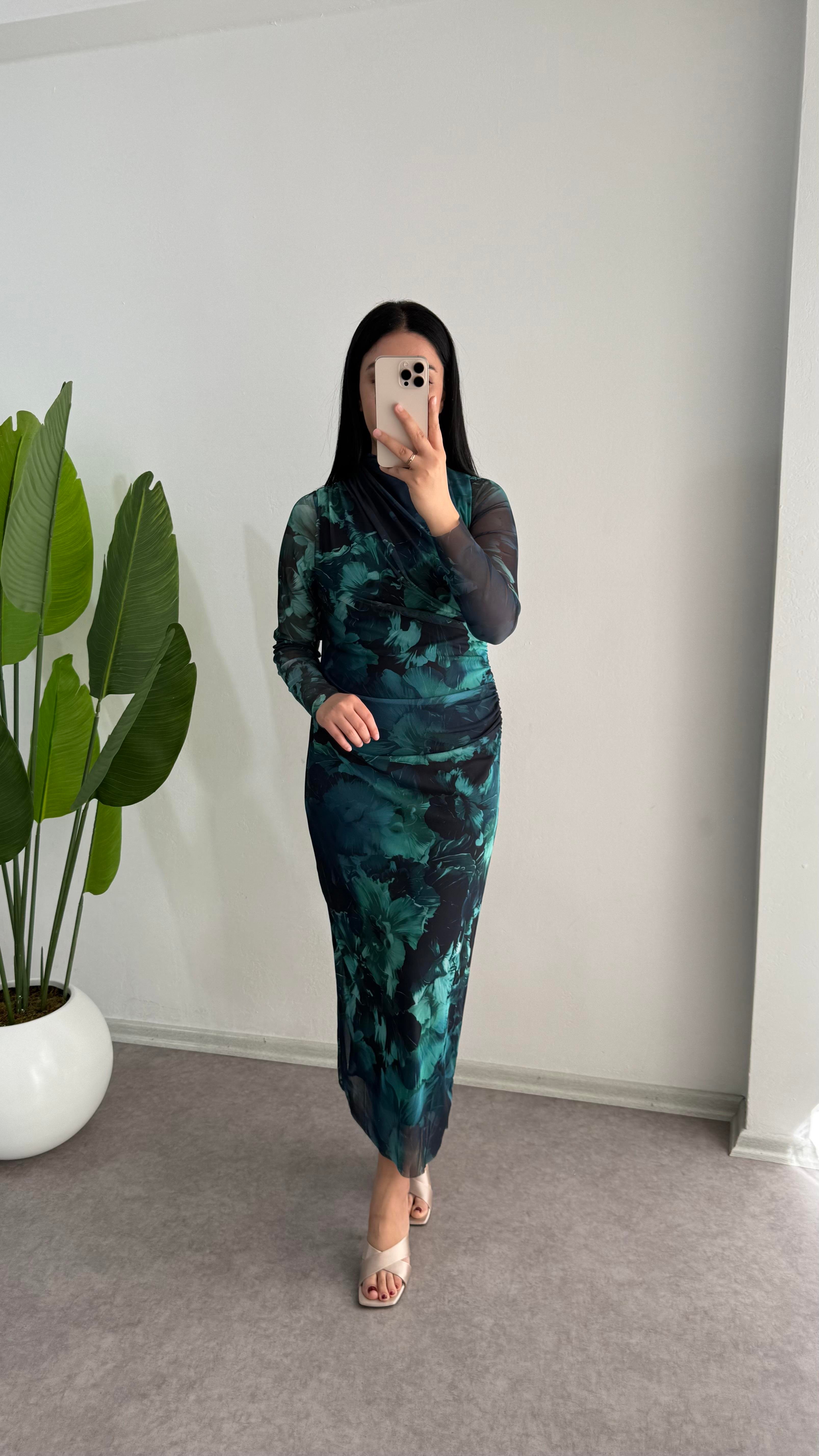 Dik Yaka Tül Elbise