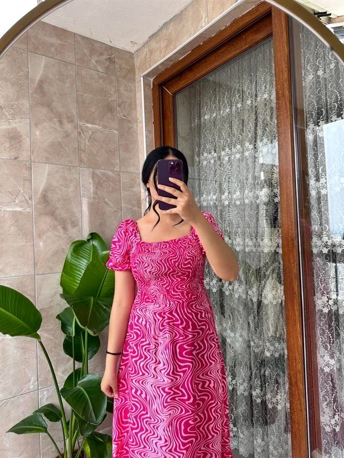 Fuşya pembe desenli elbise 