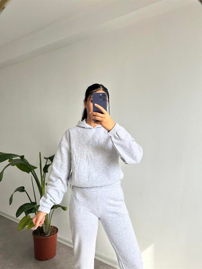 Gri eşofman takımı 