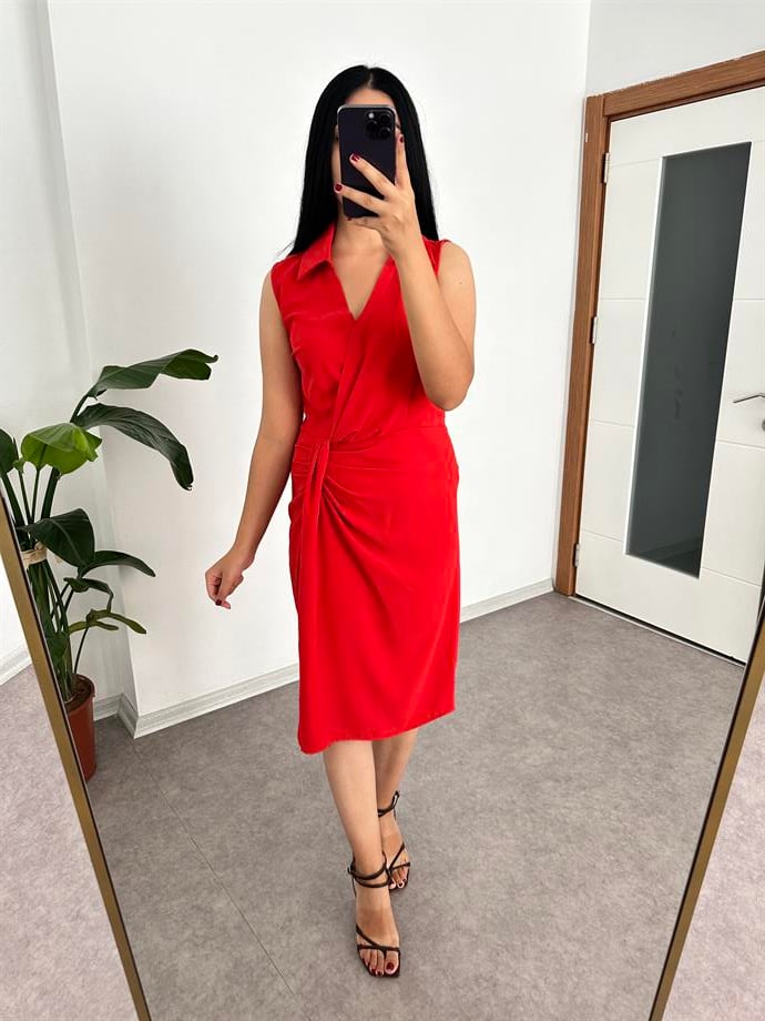 Kırmızı drapeli elbise