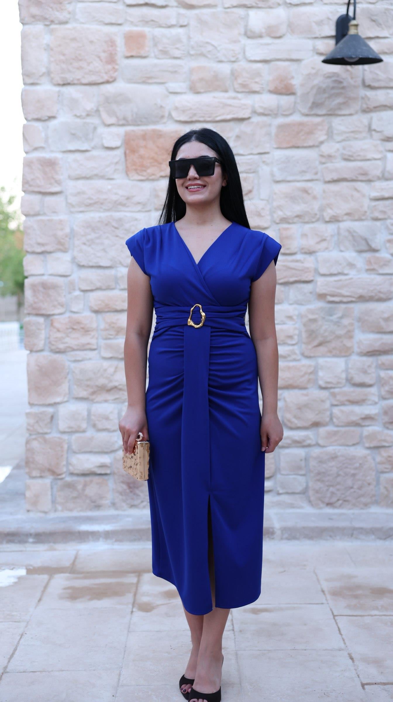 Krep Kumaş Broşlu Mavi Elbise