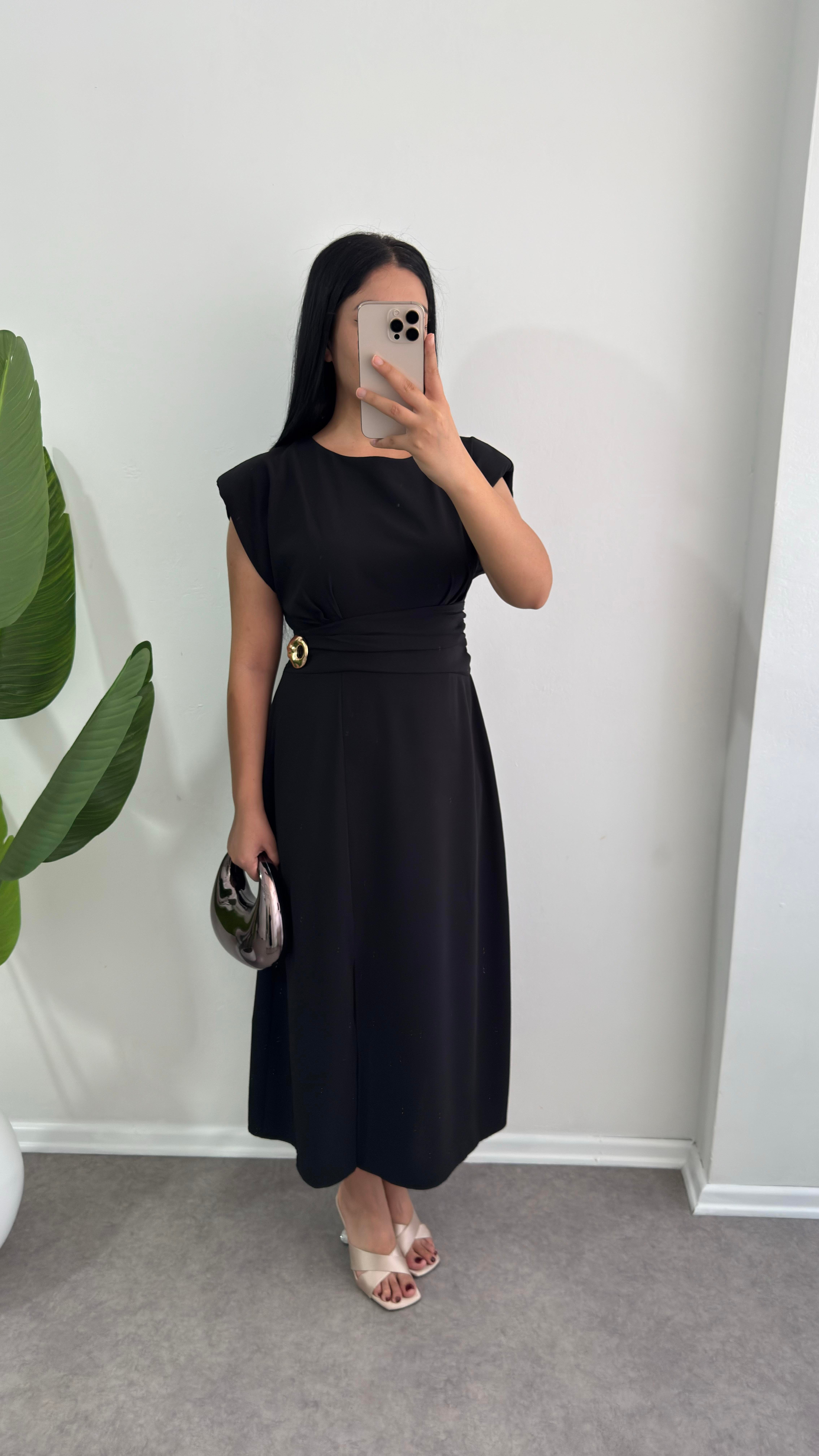 Nanay Siyah Broşlu Elbise