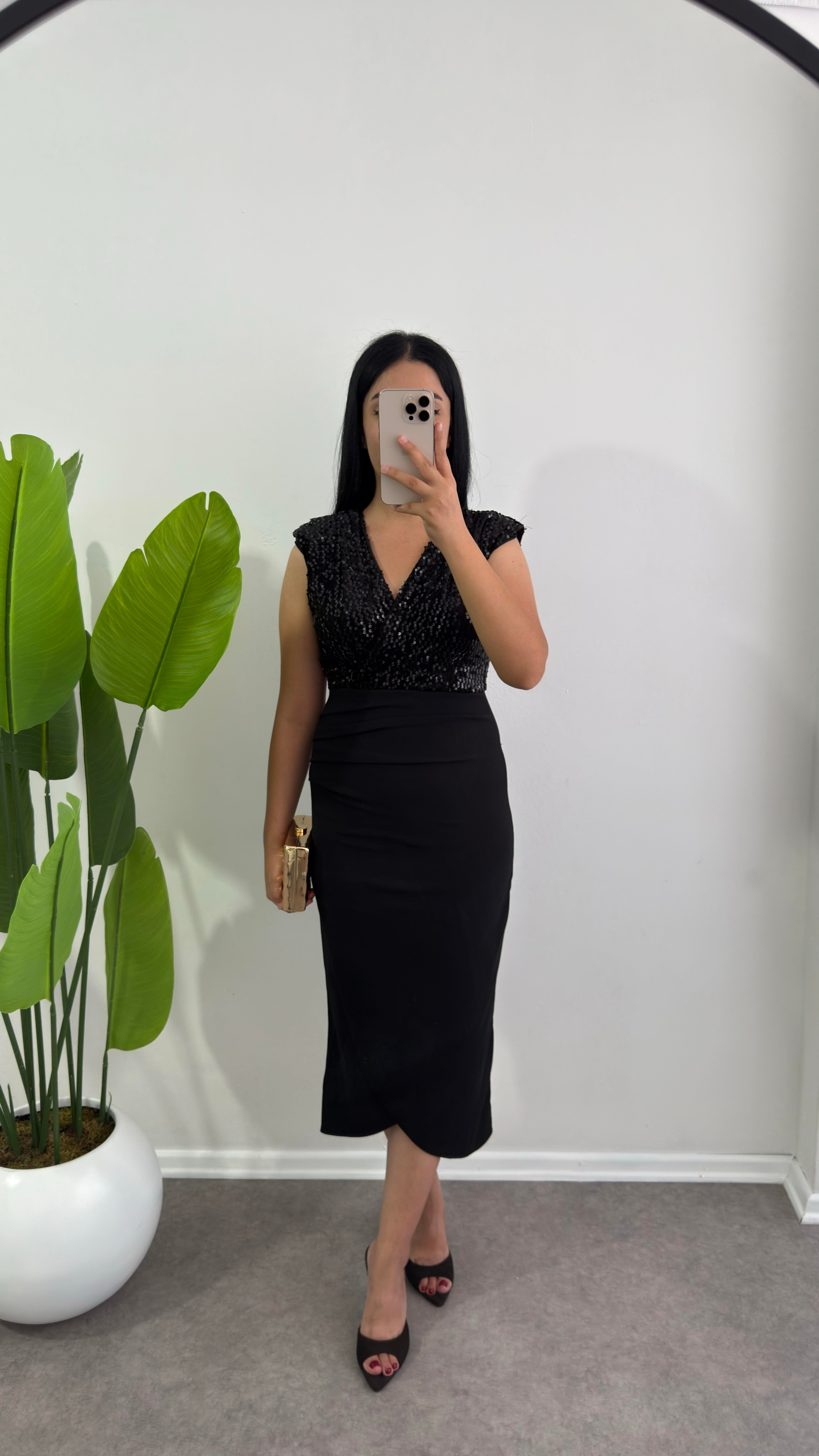 Payetli Siyah Krep Elbise