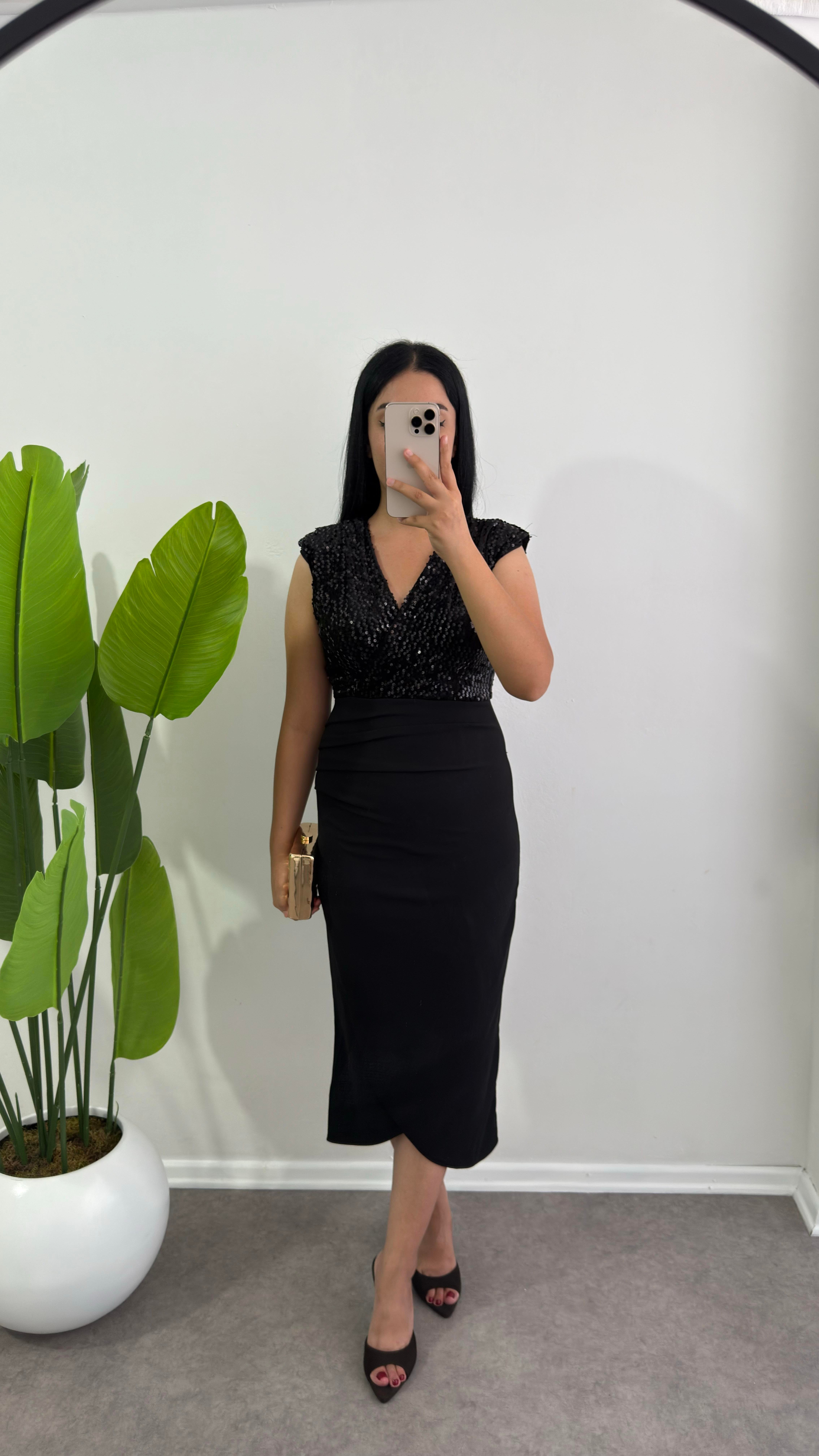 Payetli Siyah Krep Elbise