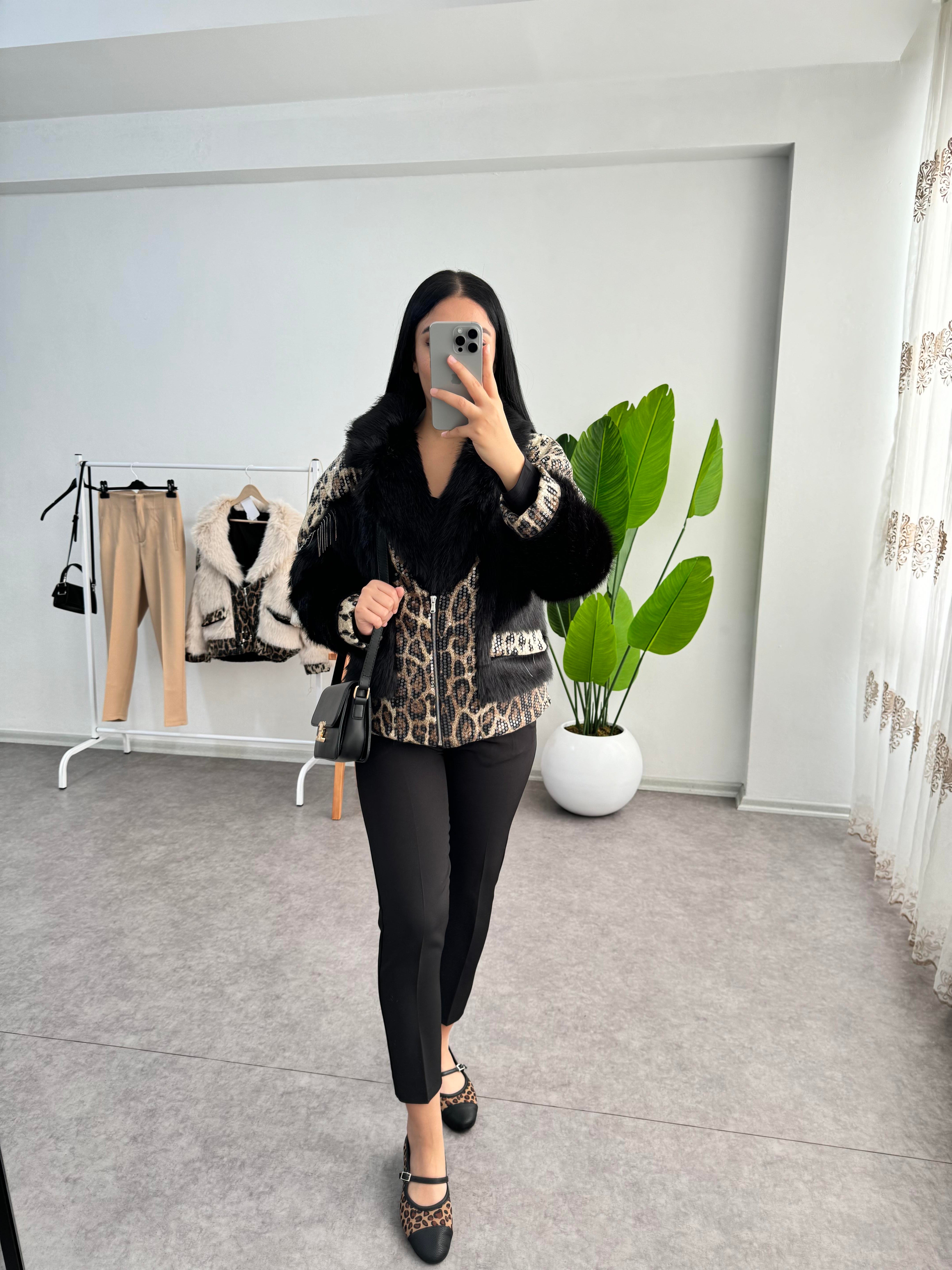 Peluş Leoparlı Siyah Ceket