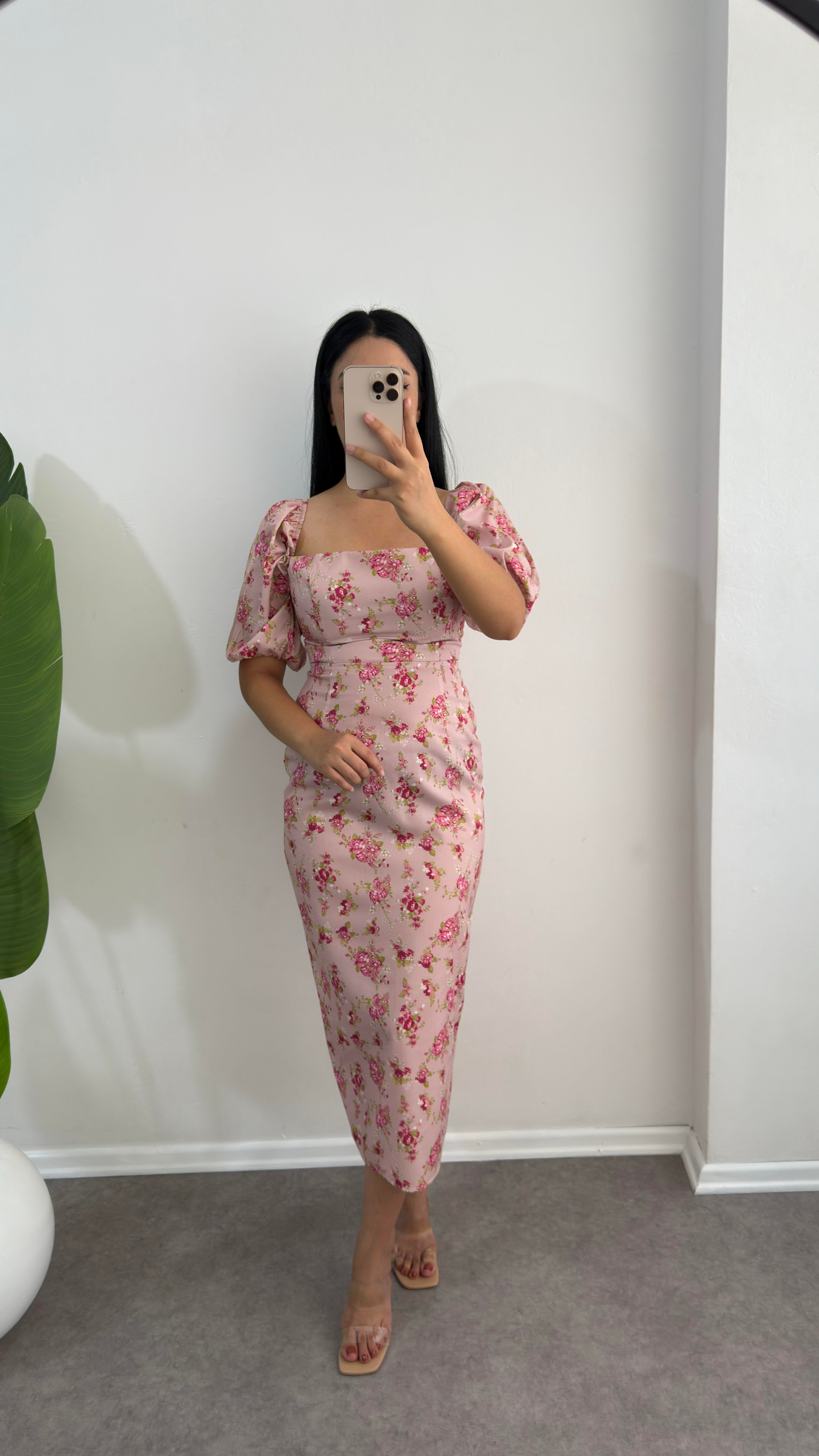 Pembe Çiçekli Elastan Elbise 