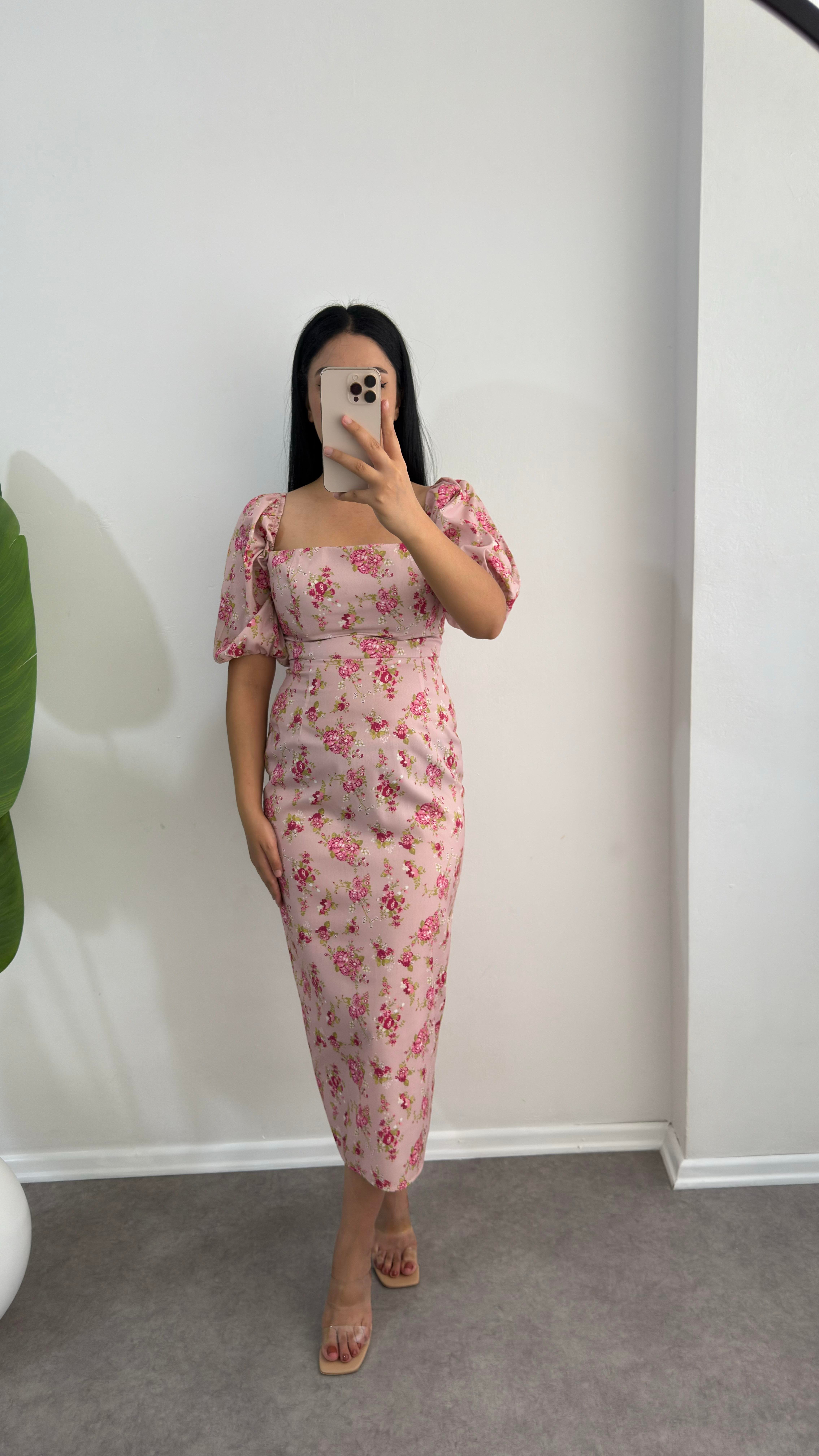 Pembe Çiçekli Elastan Elbise 